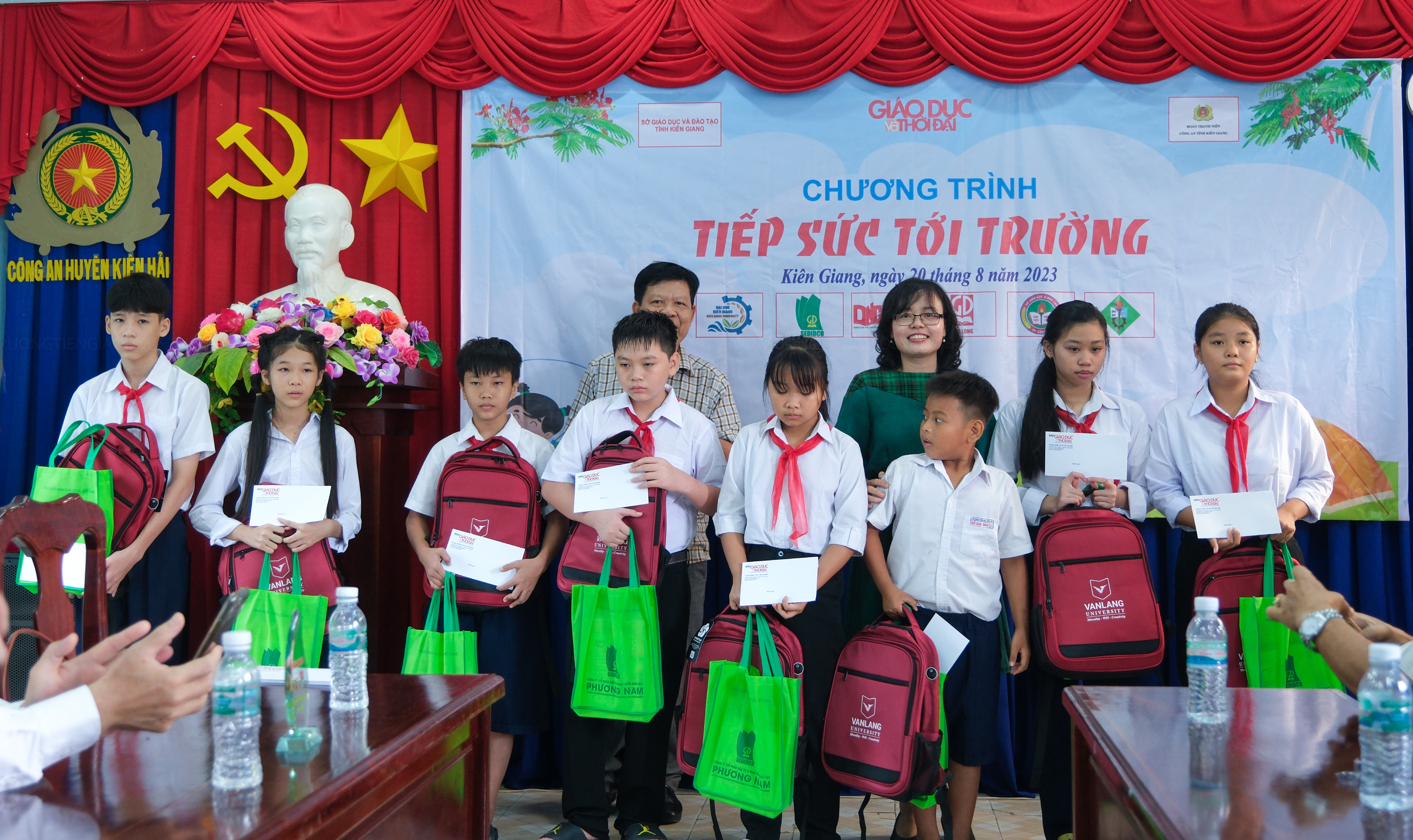 Chương trình 'Tiếp sức đến trường' đến với học sinh Kiên Giang ảnh 11