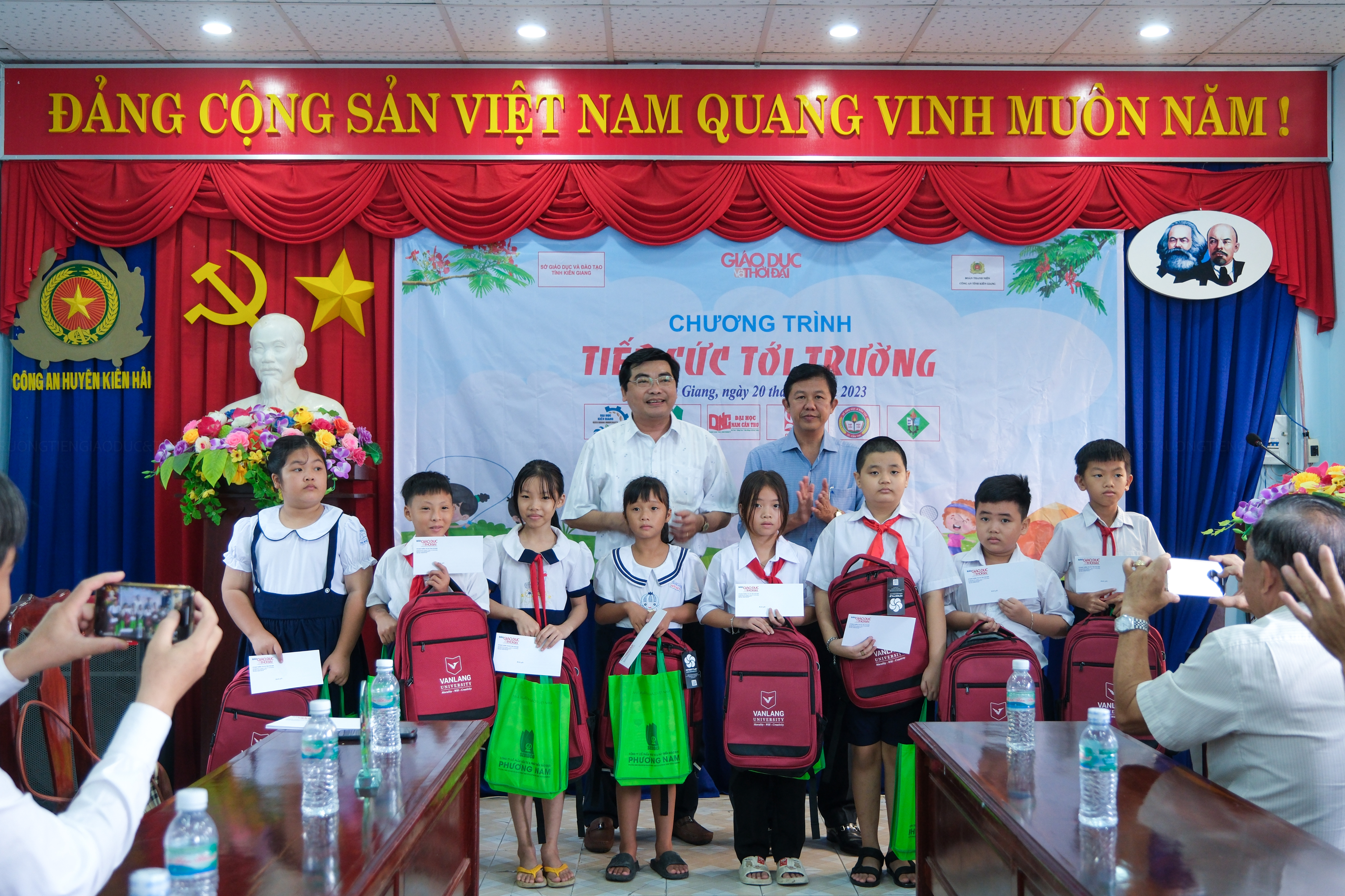 Chương trình 'Tiếp sức đến trường' đến với học sinh Kiên Giang ảnh 12