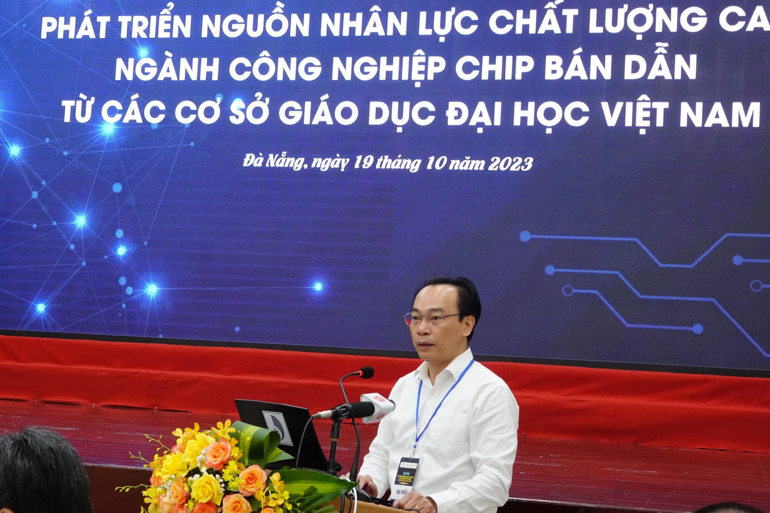 Thứ trưởng Bộ GD&ĐT Hoàng Minh Sơn phát biểu khai mạc. ảnh 2