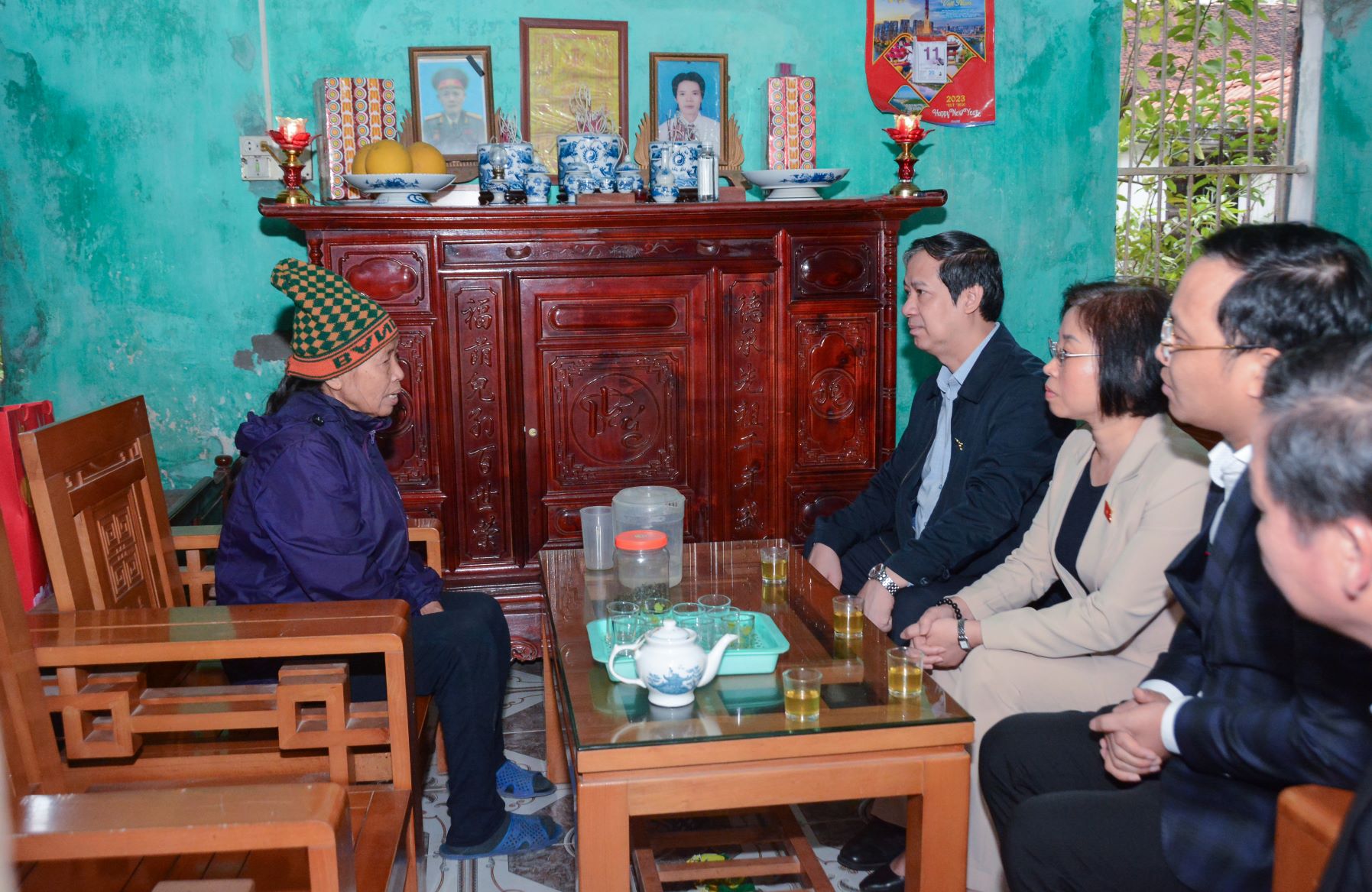 Bộ trưởng Nguyễn Kim Sơn thăm hỏi giáo viên khó khăn nhân dịp Tết Nguyên đán ảnh 2