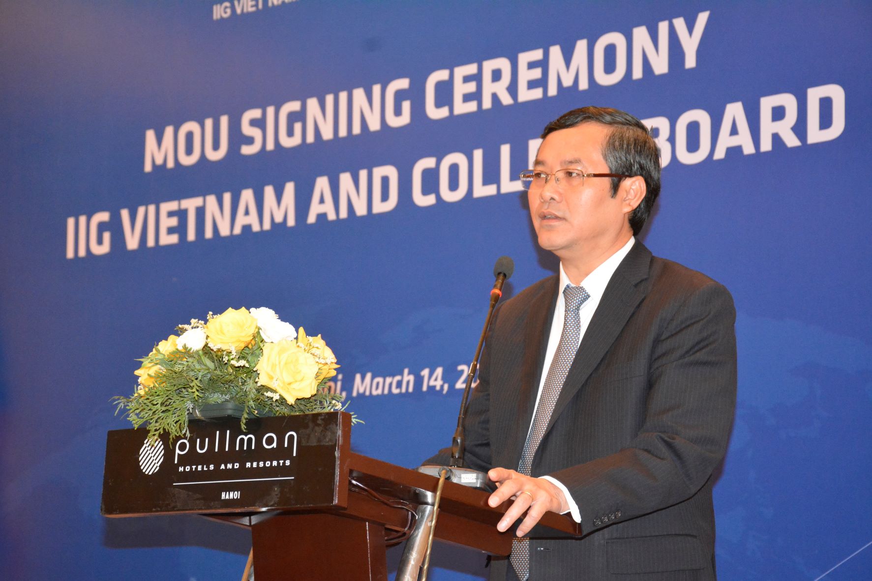 Thứ trưởng Bộ GD&ĐT Nguyễn Văn Phúc phát biểu tại buổi lễ.