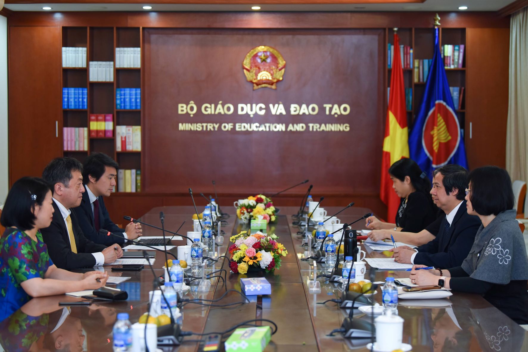 Bộ trưởng Nguyễn Kim Sơn tiếp Trưởng Đại diện Văn phòng JICA tại Việt Nam  ảnh 1