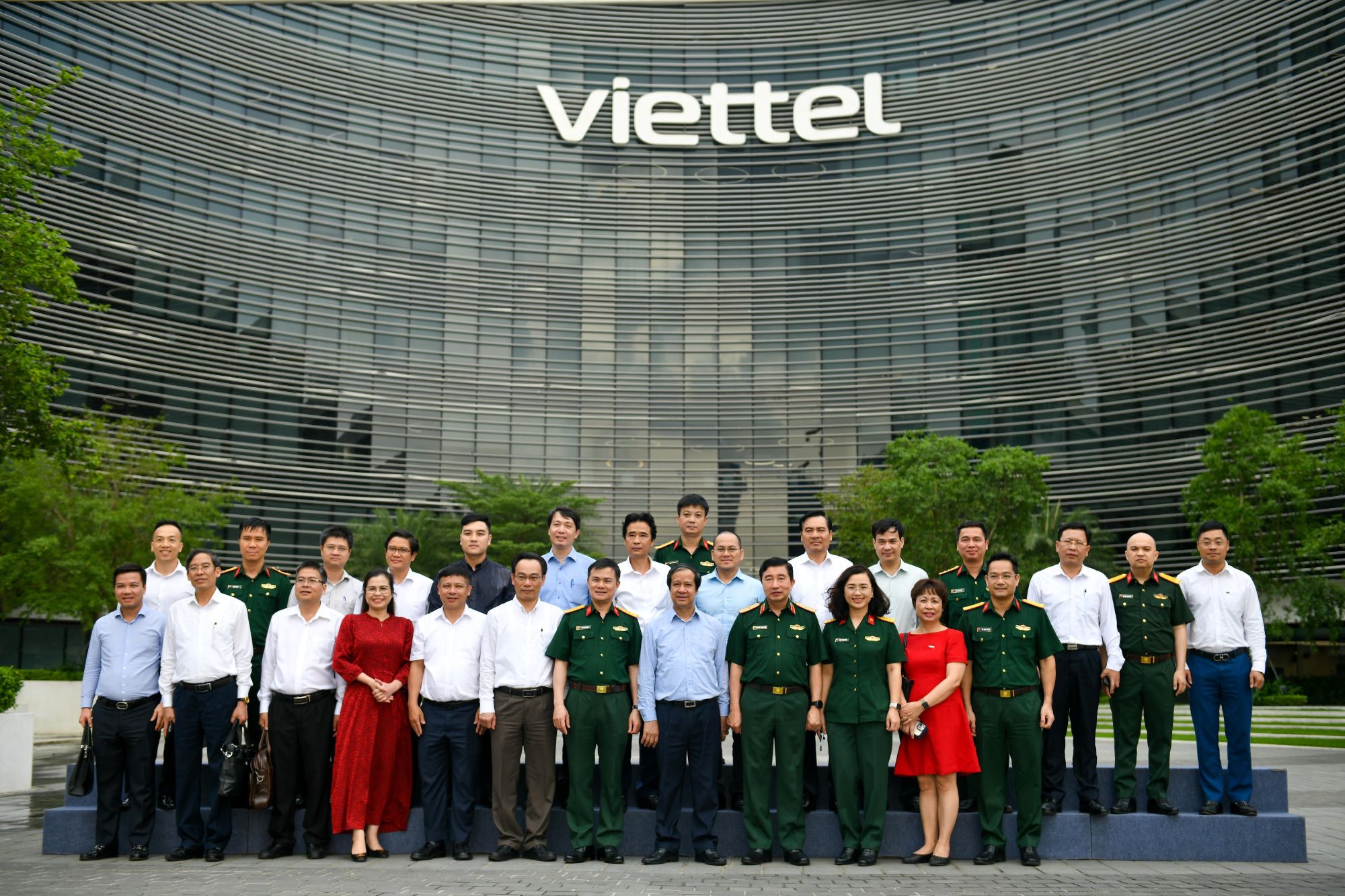 Bộ trưởng Nguyễn Kim Sơn làm việc với Tập đoàn Viettel ảnh 5