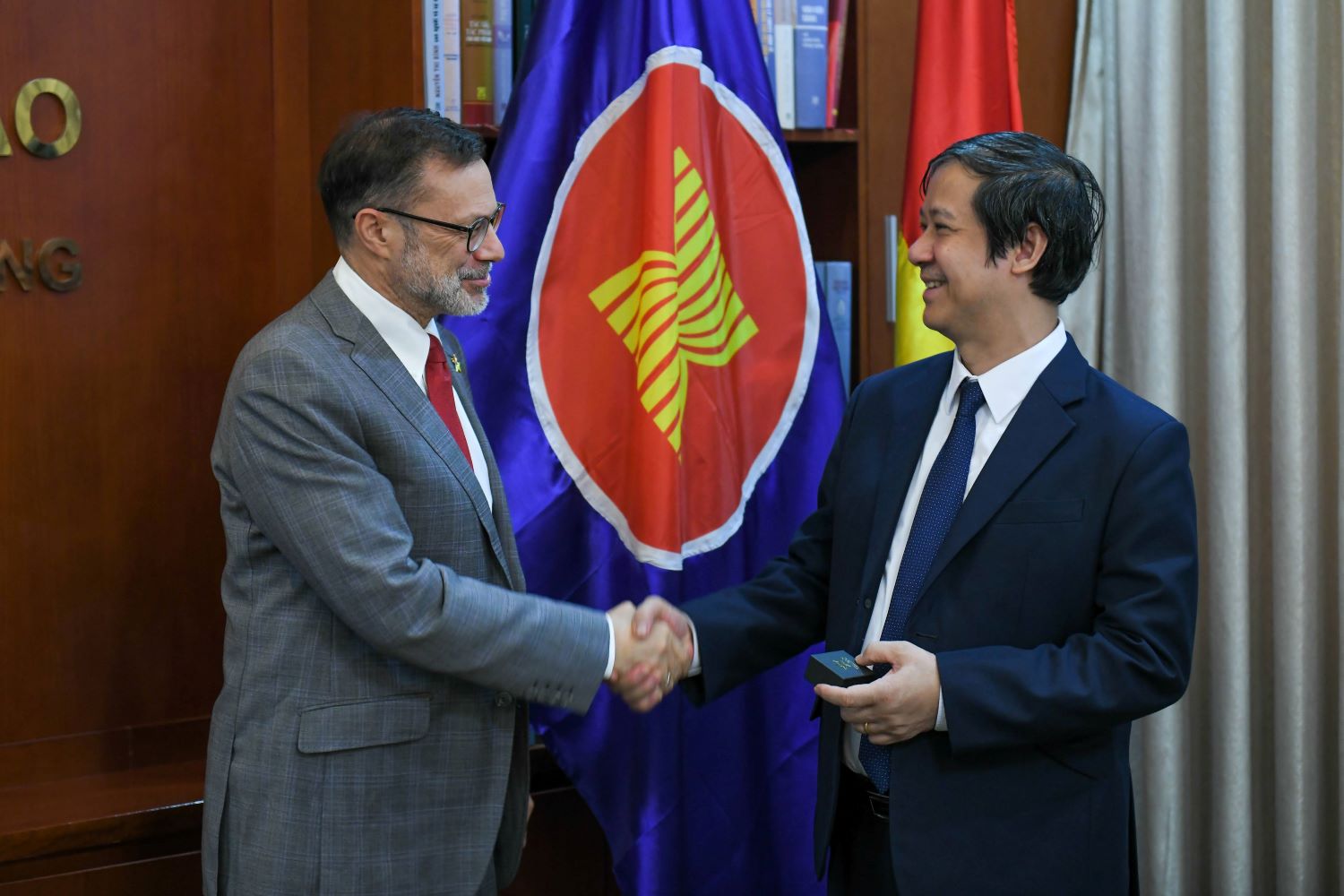 Bộ trưởng Nguyễn Kim Sơn tiếp ngài Andrew Goledzinowski, Đại sứ Australia tại Việt Nam.