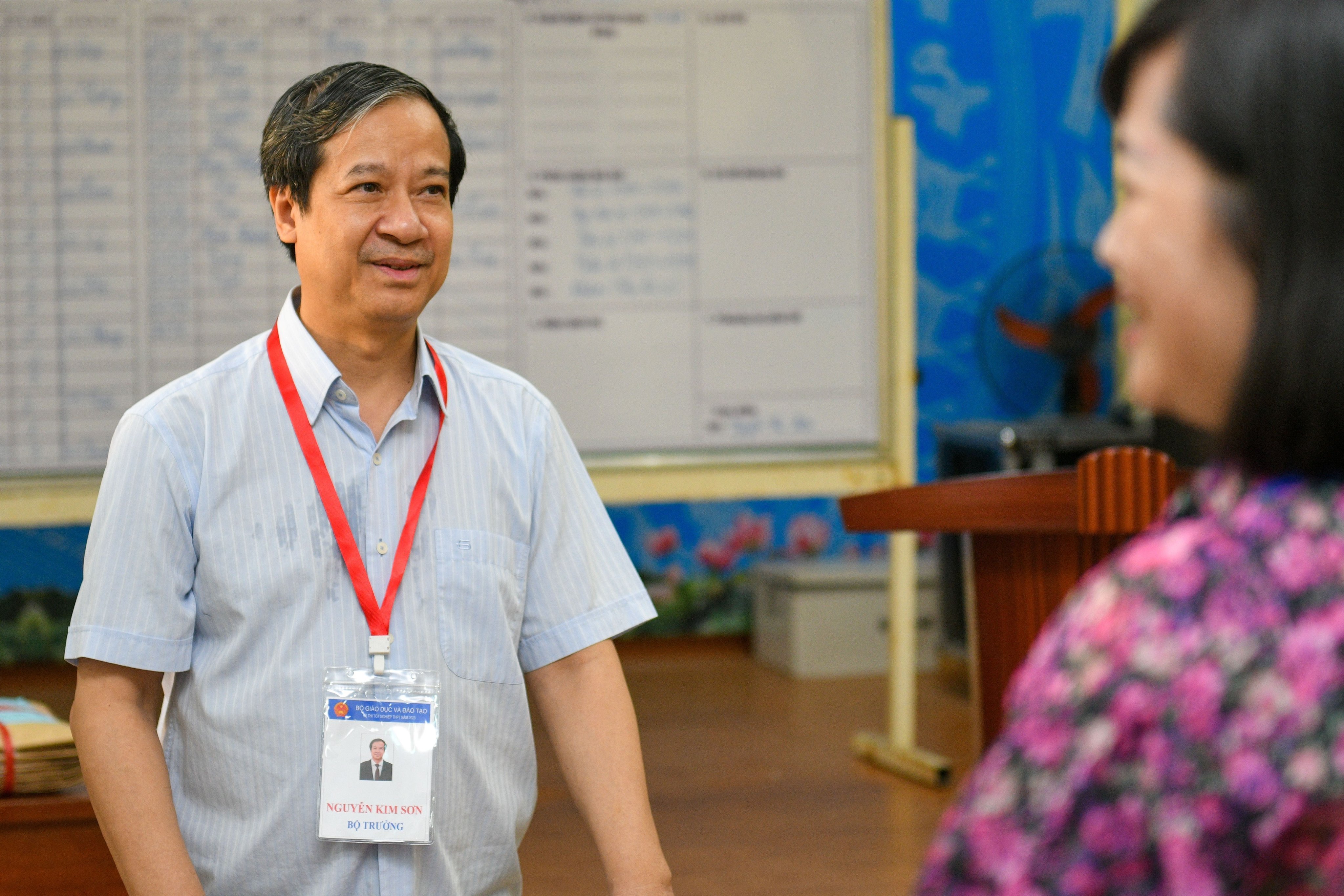Bộ trưởng Nguyễn Kim Sơn động viên thí sinh thi tốt nghiệp THPT  ảnh 3