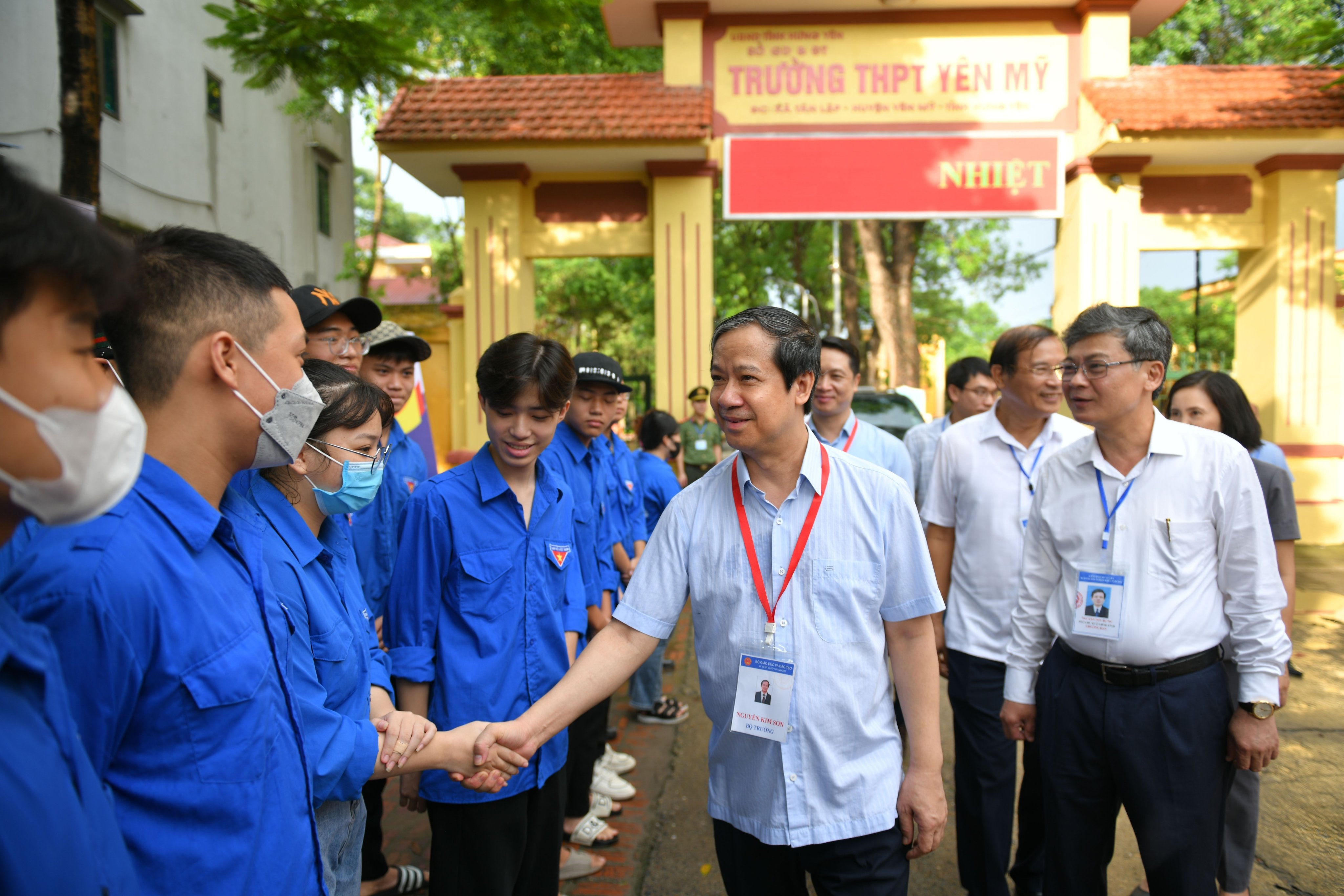 Bộ trưởng Nguyễn Kim Sơn động viên thí sinh thi tốt nghiệp THPT  ảnh 4