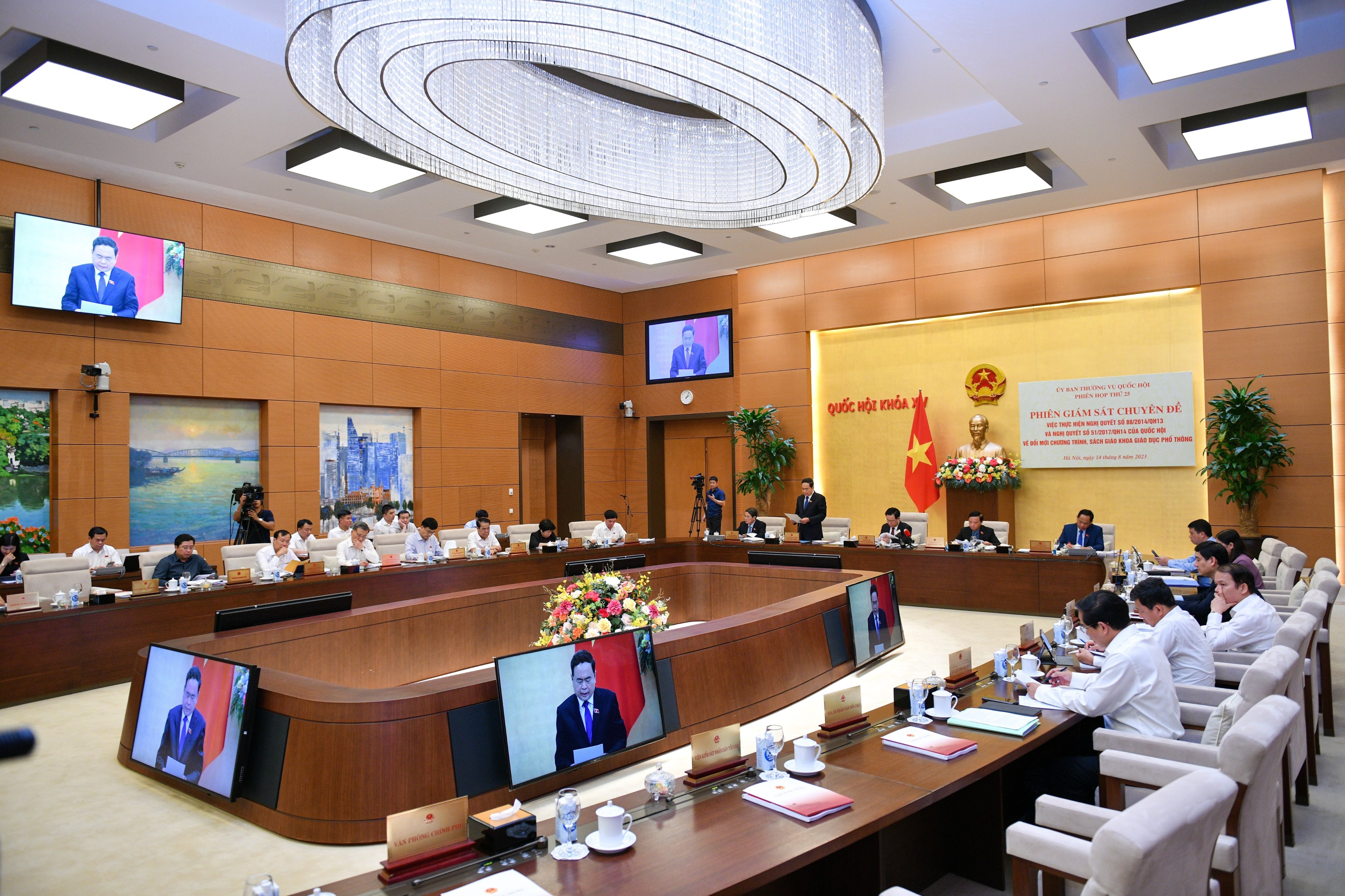 Bộ trưởng Nguyễn Kim Sơn kiến nghị không giao Bộ GD&ĐT biên soạn thêm bộ SGK ảnh 1