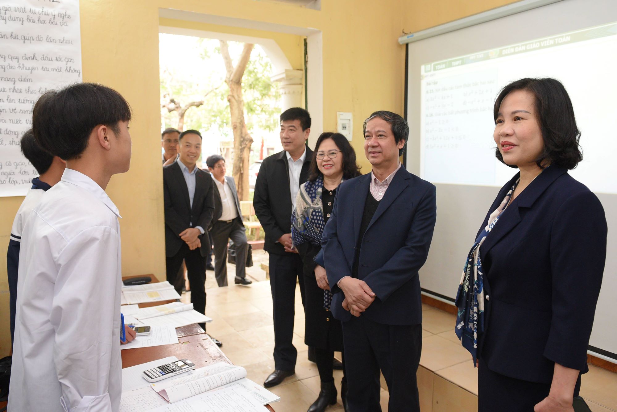 Bộ trưởng Nguyễn Kim Sơn và đoàn công tác trong chuyến thăm, làm việc tại Trường Hữu Nghị 80.
