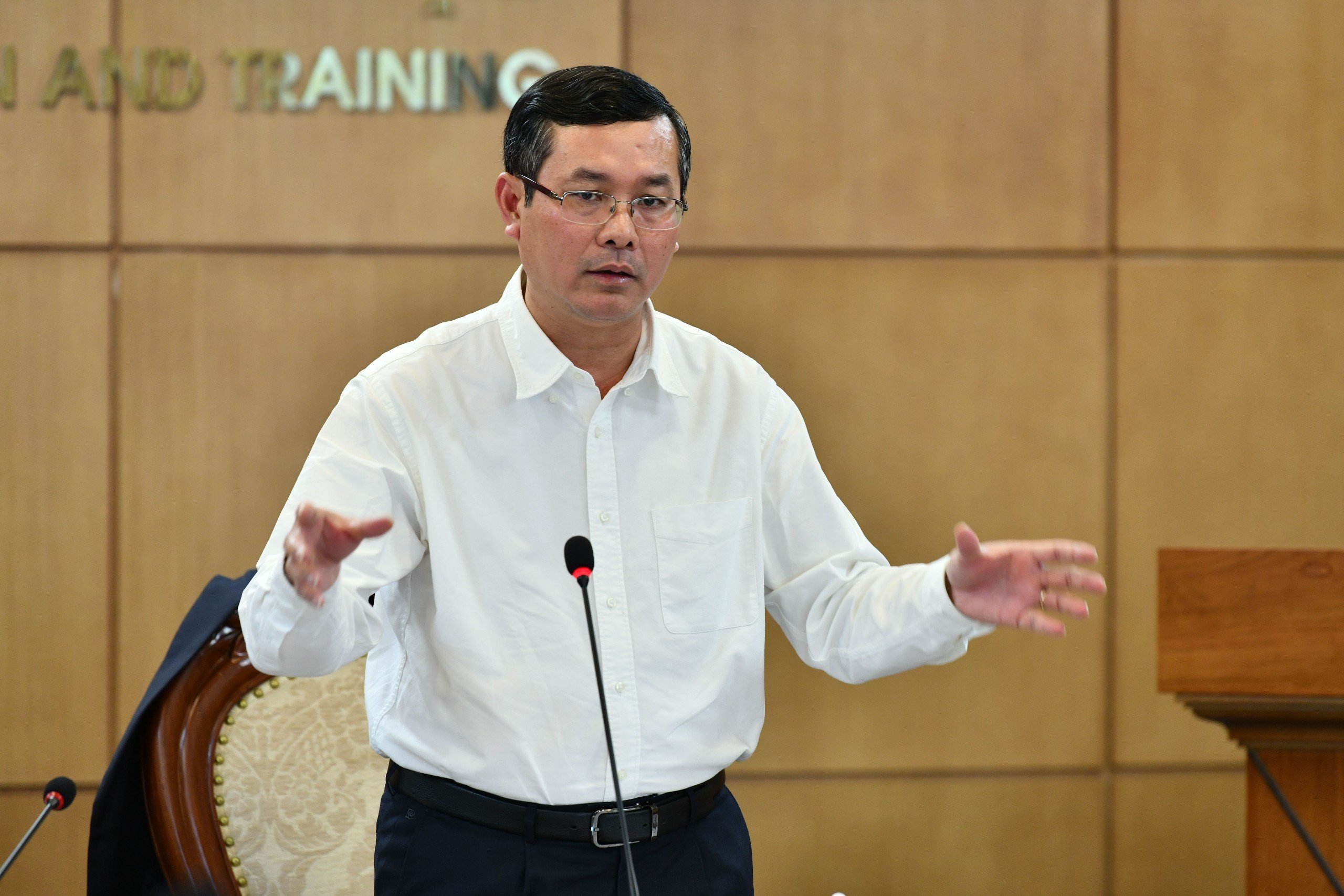 Thứ trưởng Nguyễn Văn Phúc phát biểu tại Hội nghị.