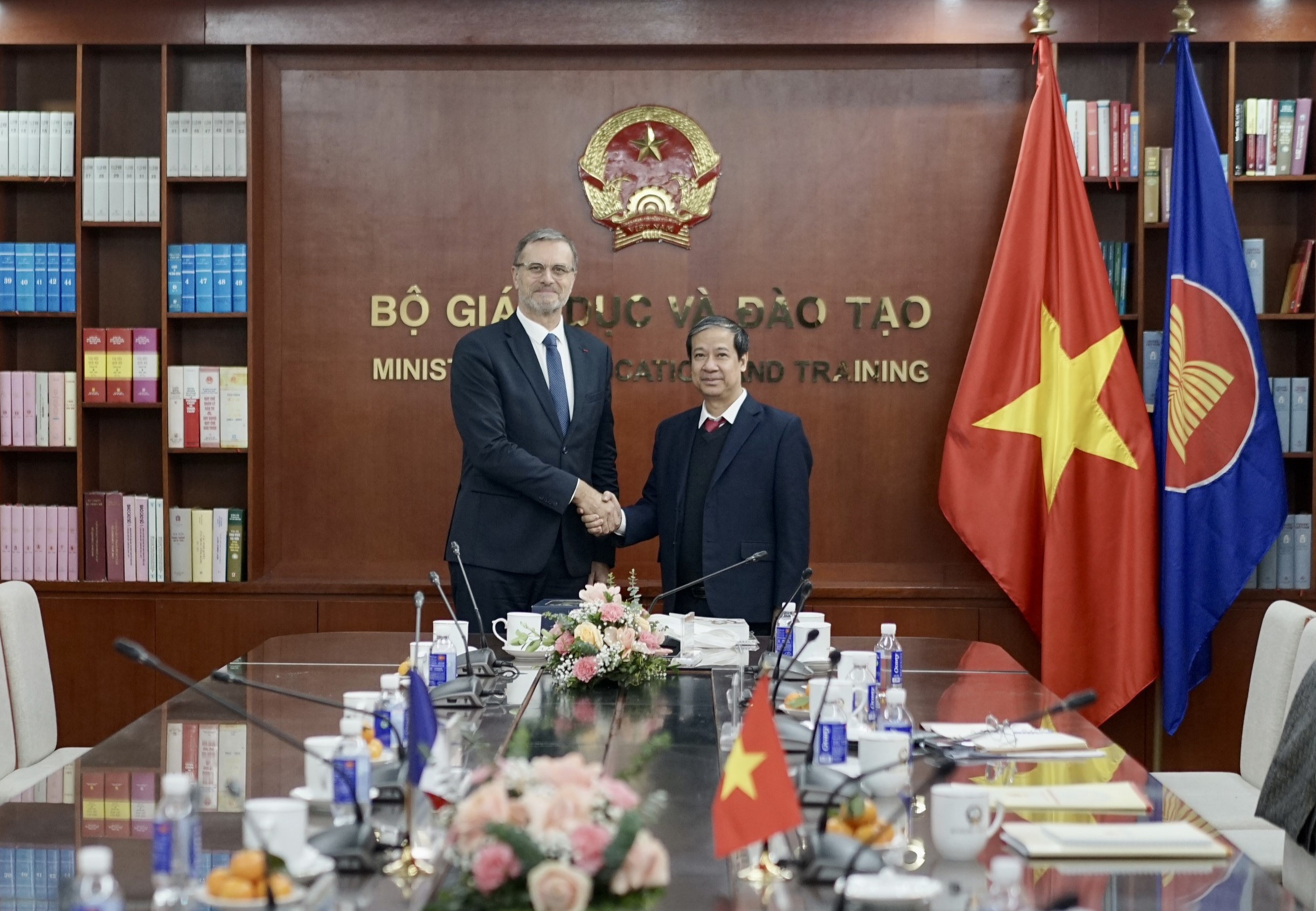 Bộ trưởng Nguyễn Kim Sơn tiếp ngài Olivier Brochet, Đại sứ Cộng hòa Pháp tại Việt Nam.