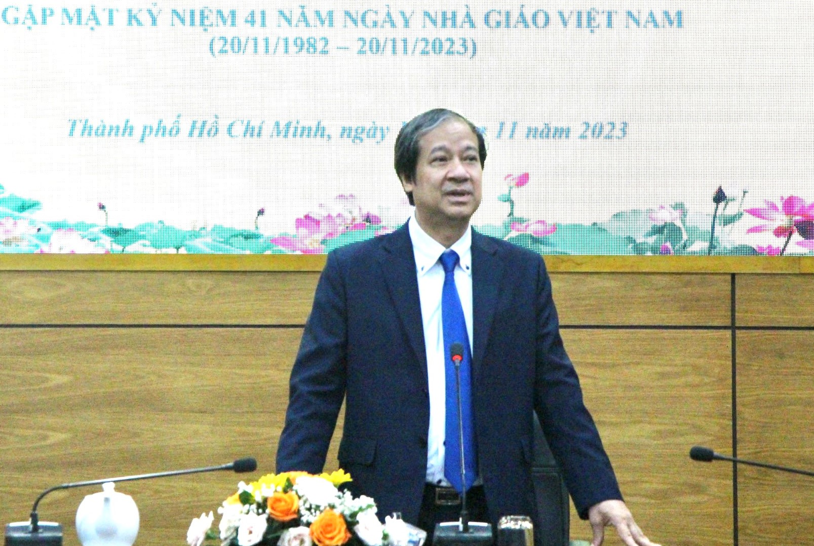 Bộ trưởng Bộ GD&ĐT Nguyễn Kim Sơn phát biểu tại buổi gặp gỡ với lãnh đạo Sở GD&ĐT TPHCM.
