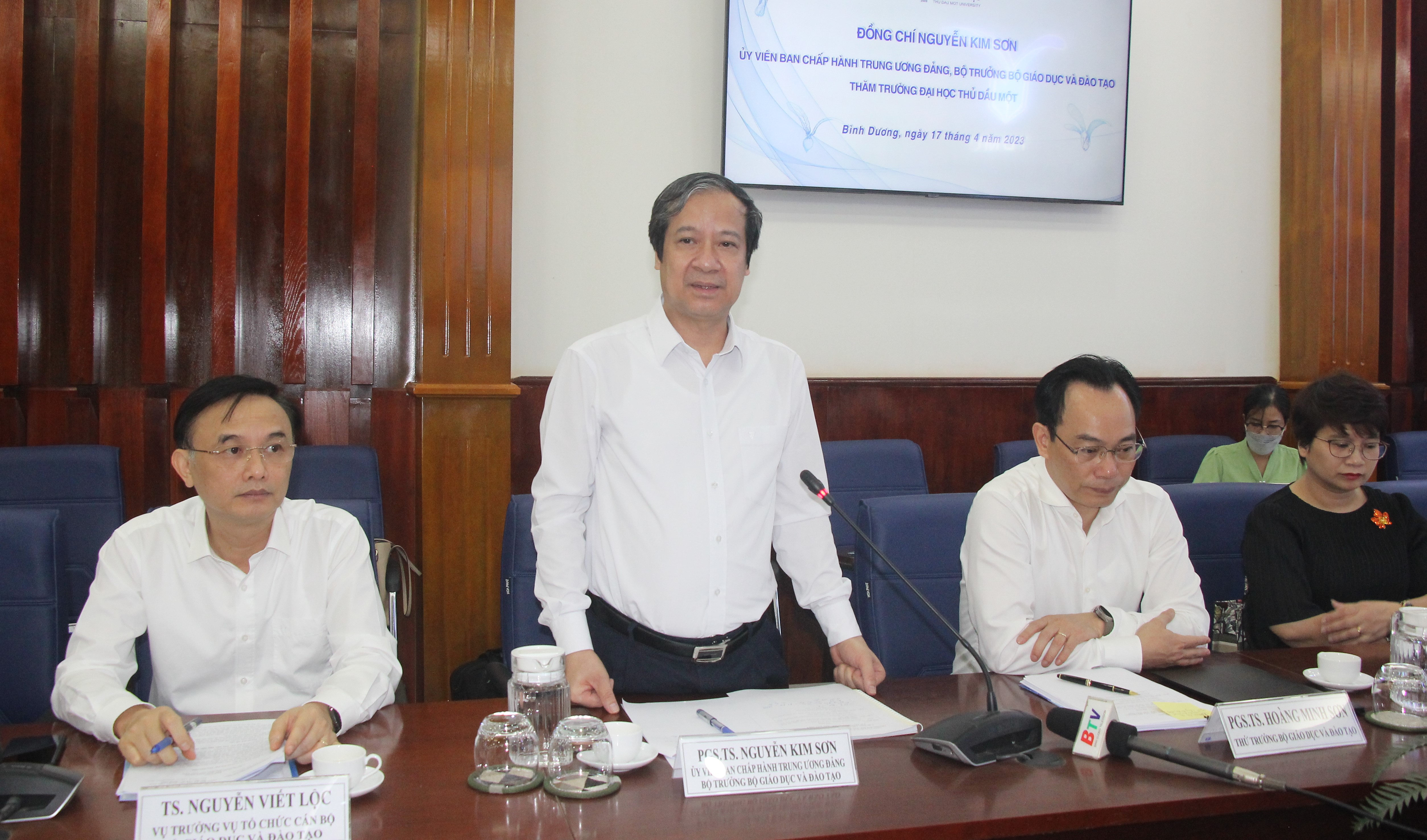 Bộ trưởng Nguyễn Kim Sơn làm việc với 2 trường ĐH tại Bình Dương ảnh 3