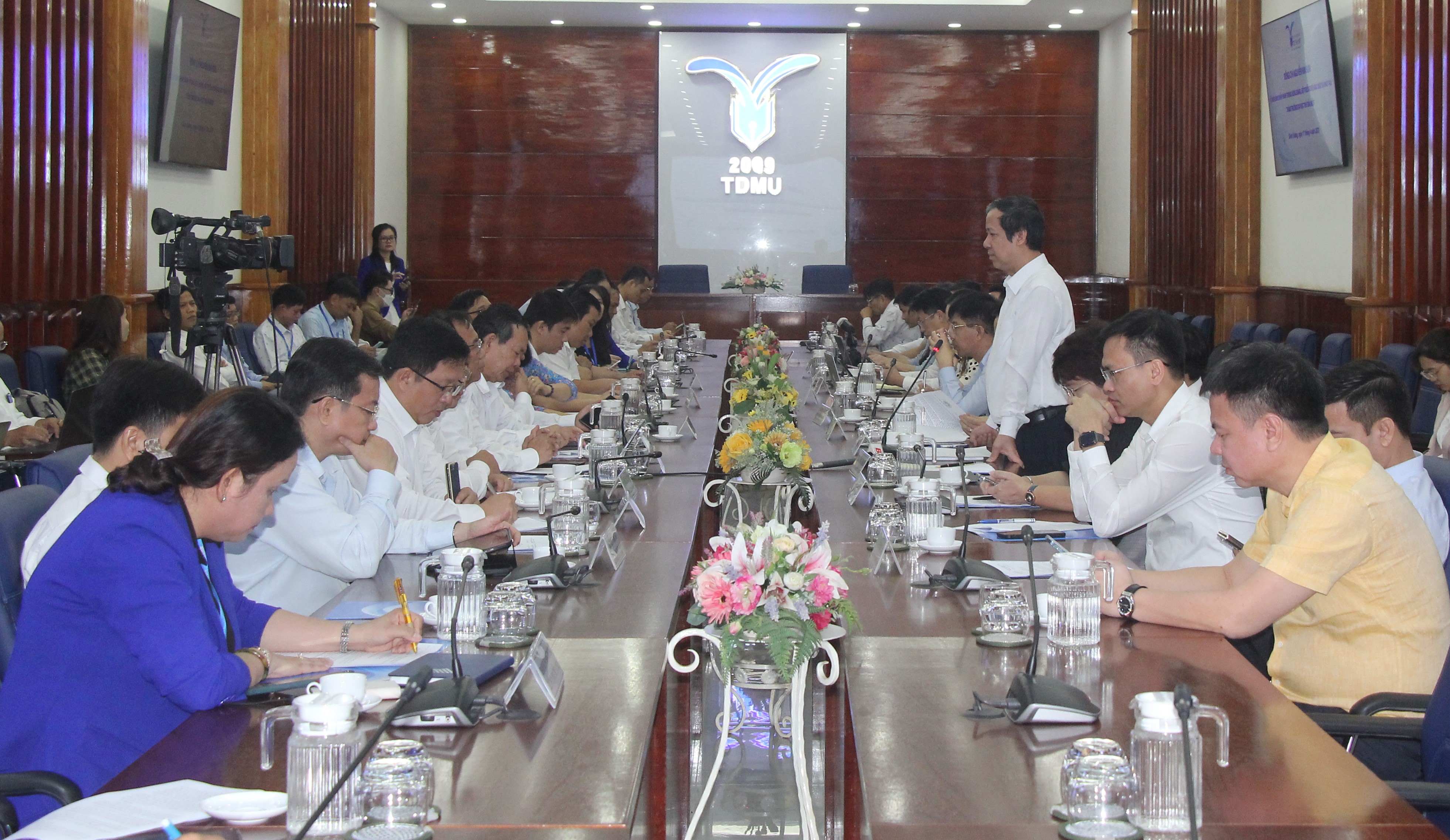 Bộ trưởng Nguyễn Kim Sơn làm việc với 2 trường ĐH tại Bình Dương ảnh 2