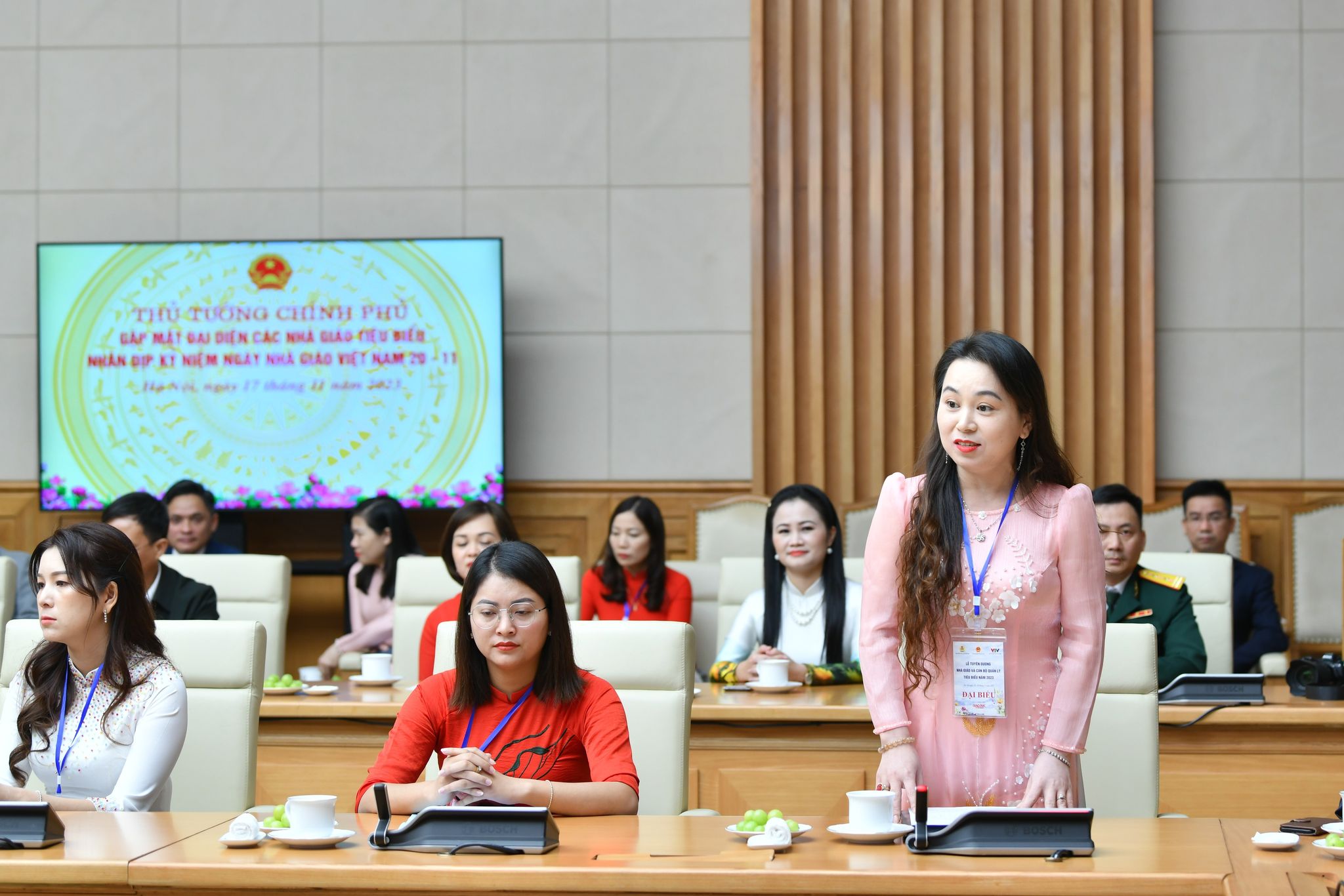Cô Nguyễn Thúy Duyên - Tổ trưởng chuyên môn khối 2, 3 Trường Tiểu học thị trấn Ái Tử (Triệu Phong, Quảng Trị) phát biểu tại buổi gặp mặt.