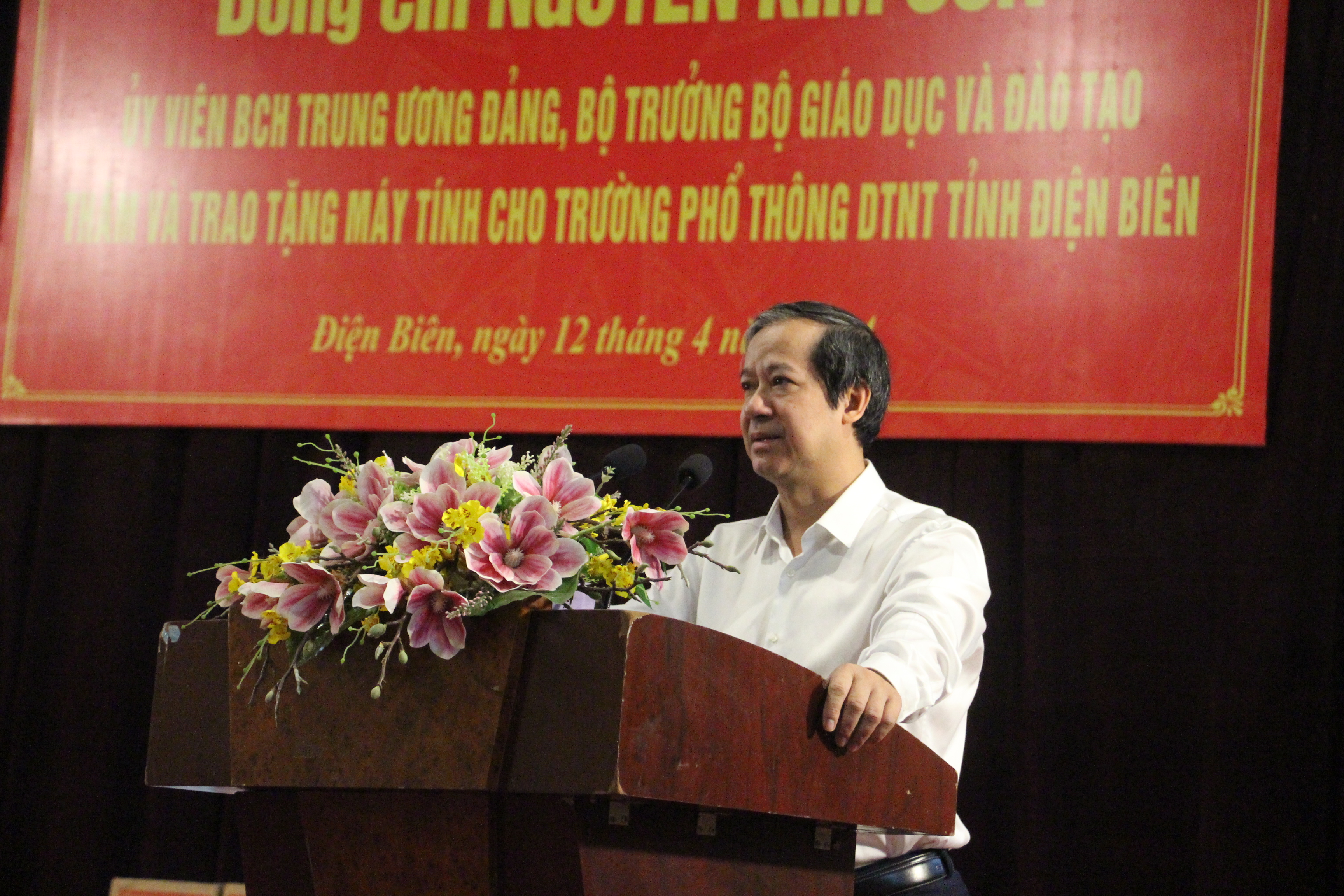 Bộ trưởng Nguyễn Kim Sơn phát biểu tại Trường phổ thông DTNT tỉnh Điện Biên.