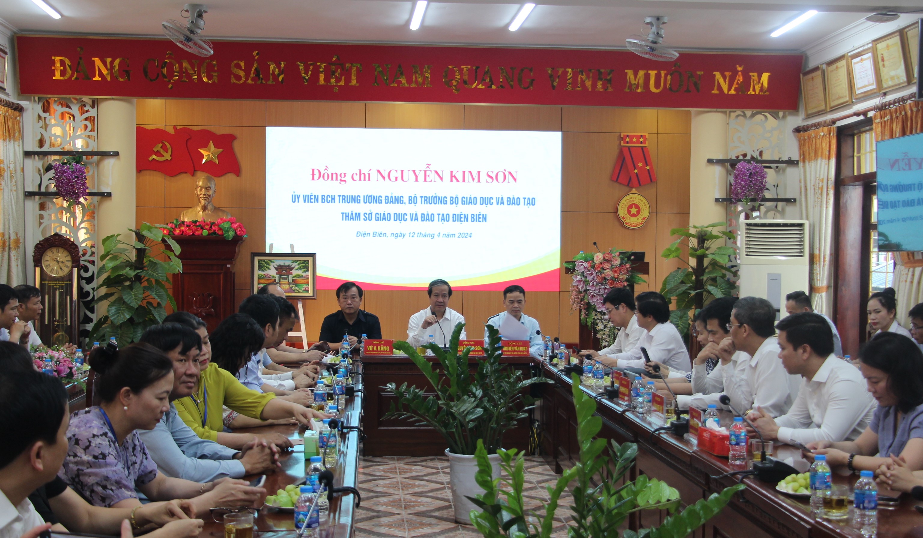 Đoàn công tác làm việc với Sở GD&ĐT tỉnh Điện Biên.