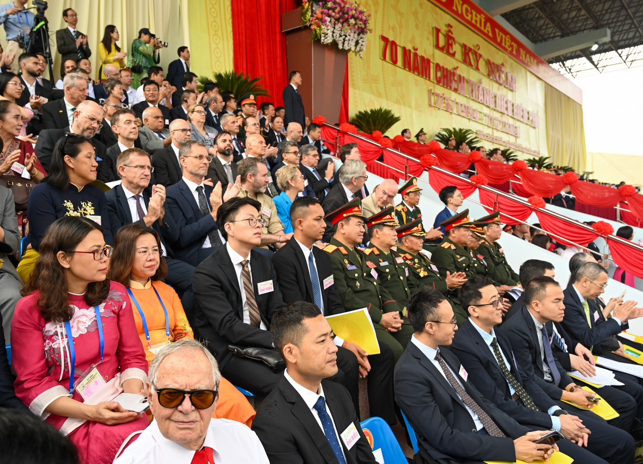 Các đại biểu trong nước và khách Quốc tế dự lễ kỷ niệm.