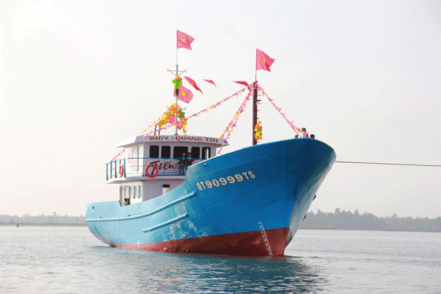 Chiếc tàu vỏ thép được hạ thủy tại Cửa Việt (Gio Linh, Quảng Trị) ngày 4/3