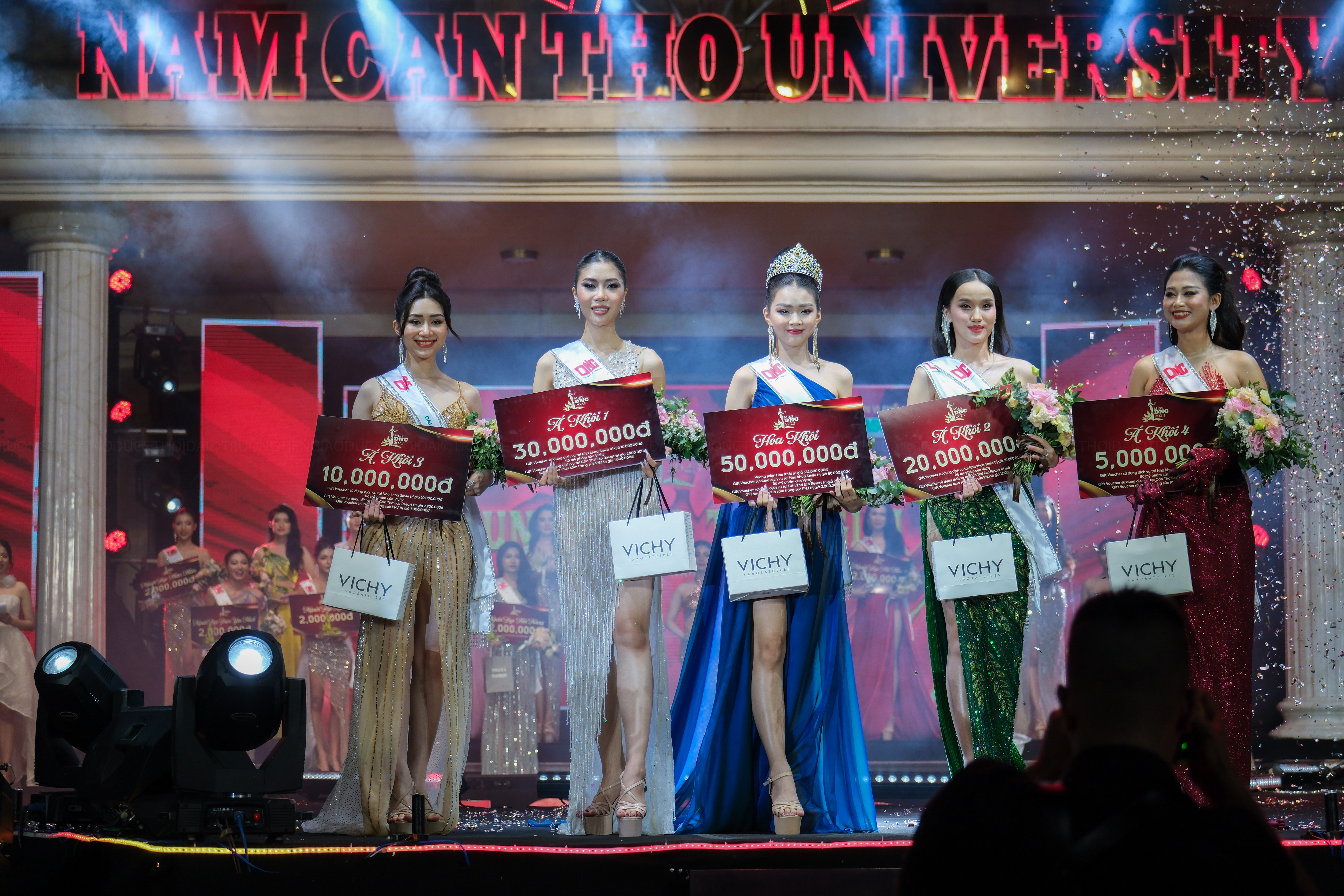 Nữ sinh ngành xây dựng Nguyễn Trúc Phương xuất sắc đoạt giải Hoa khôi Đại học Nam Cần Thơ