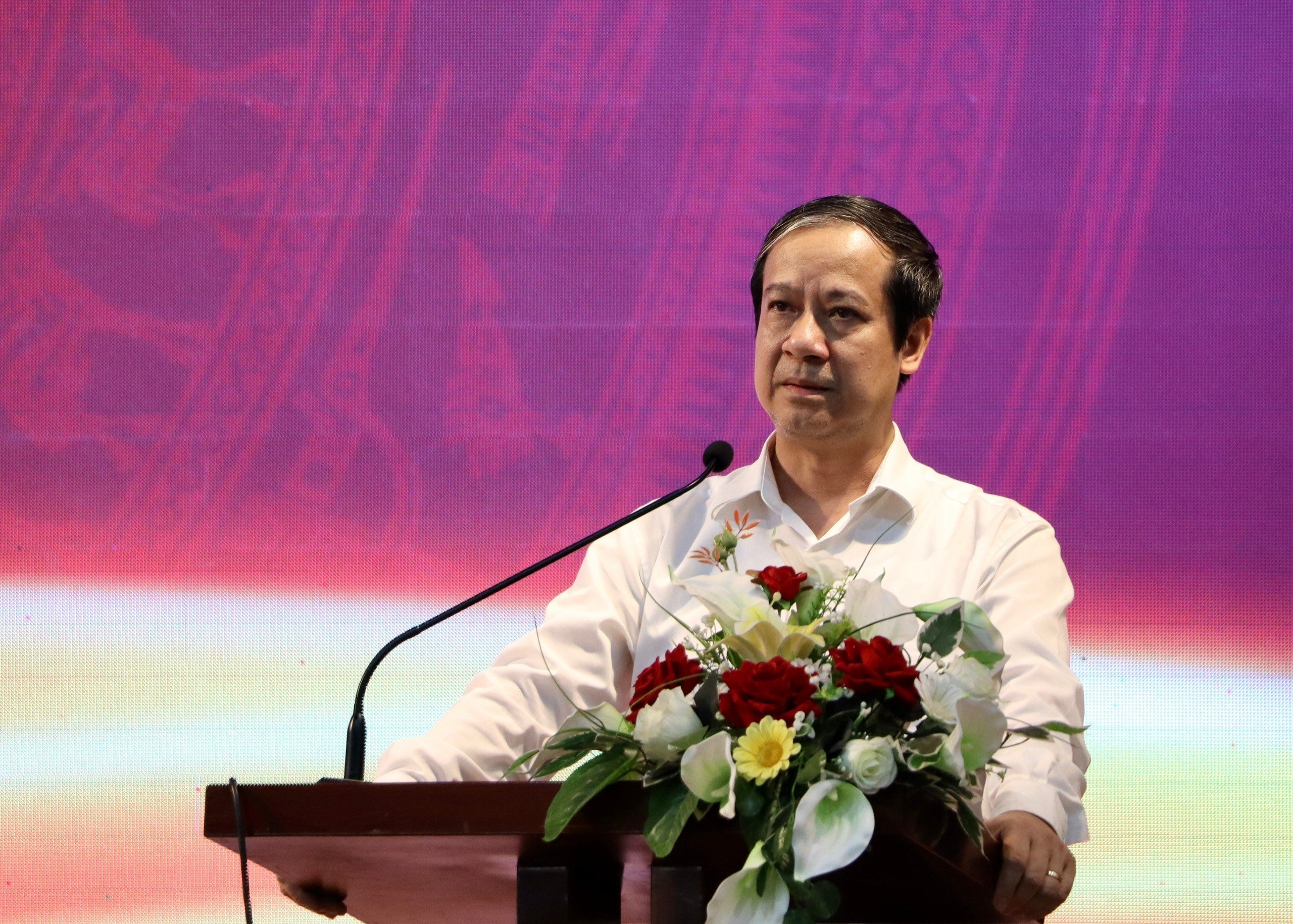 Bộ trưởng Nguyễn Kim Sơn phát biểu tại Trường Hoàng Việt.