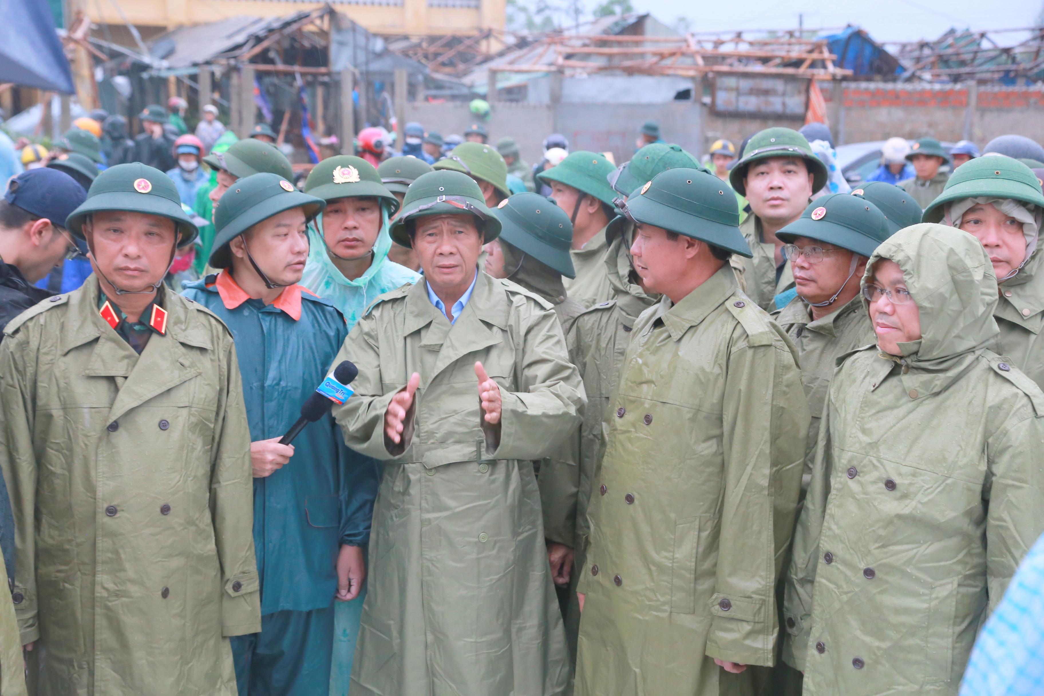 Phó Thủ tướng Lê Văn Thành kiểm tra thiệt hại do lốc xoáy tại Quảng Trị