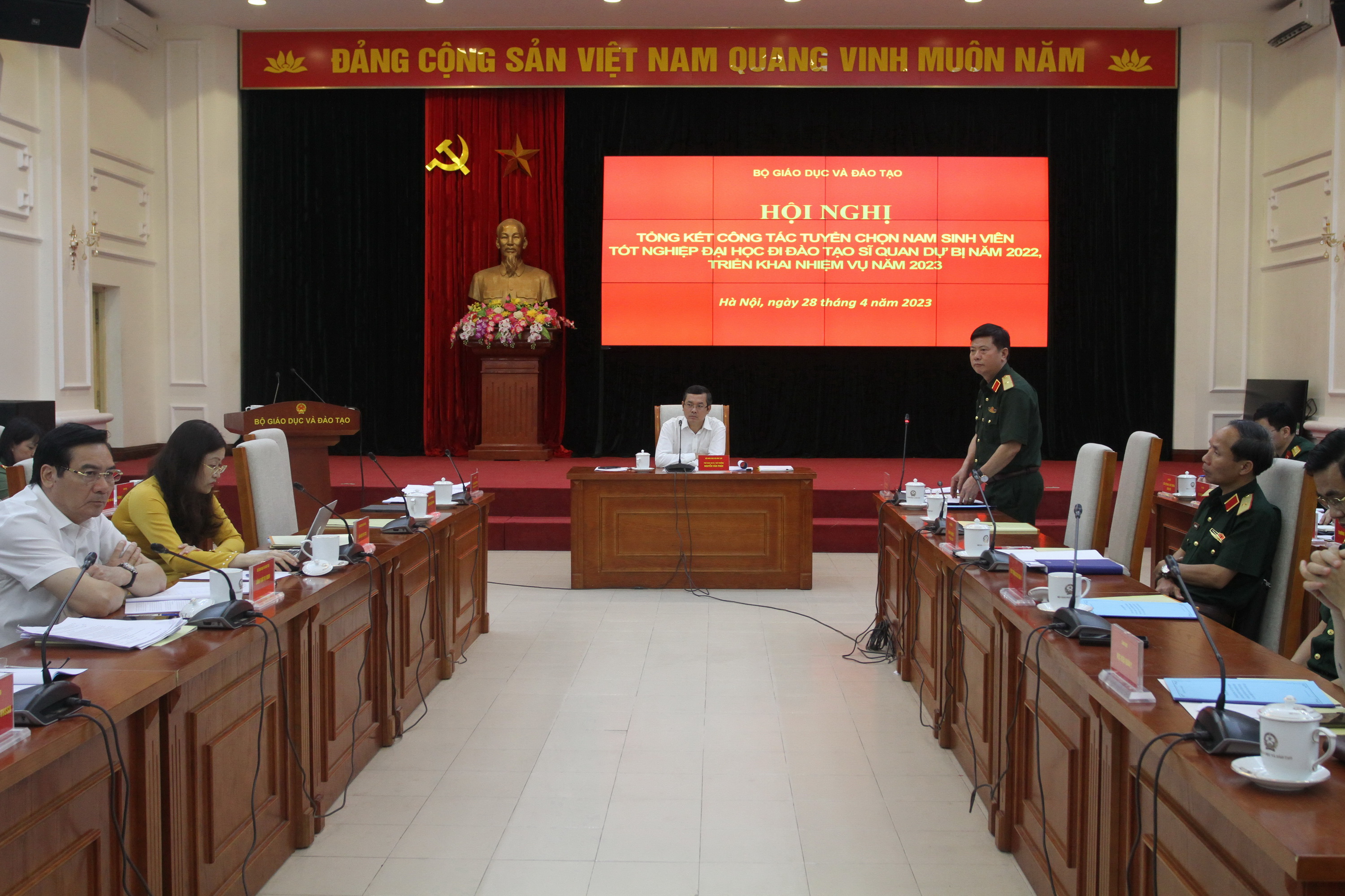 Thứ trưởng Nguyễn Văn Phúc chủ trì hội nghị.
