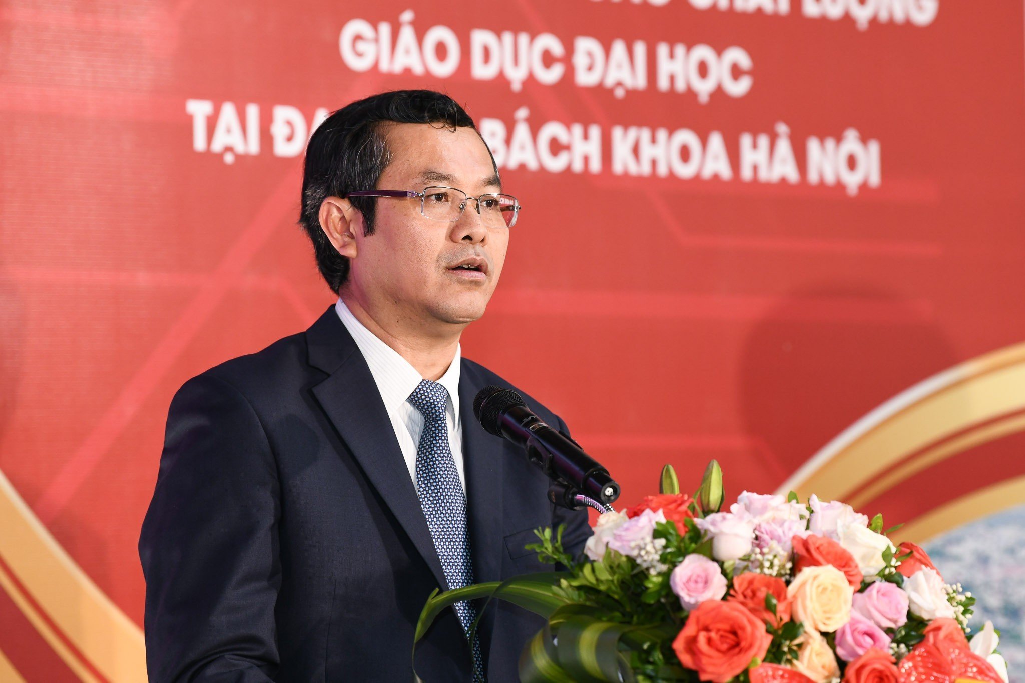 Thứ trưởng Bộ GD&ĐT Nguyễn Văn Phúc, phát biểu.