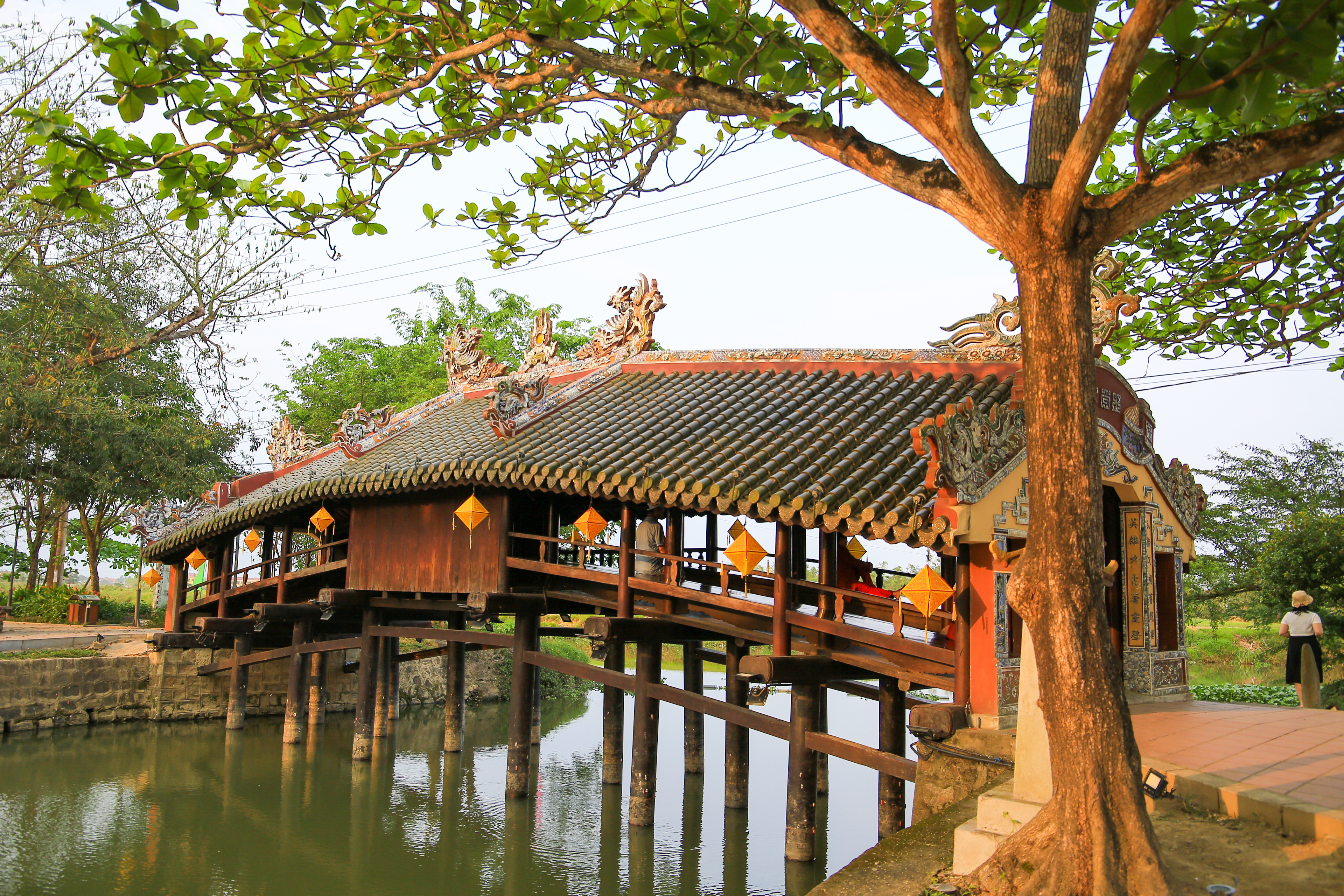 Cầu ngói Thanh Toàn là một cây cầu cổ ở xứ Huế. (Ảnh: Hoàng Hải)
