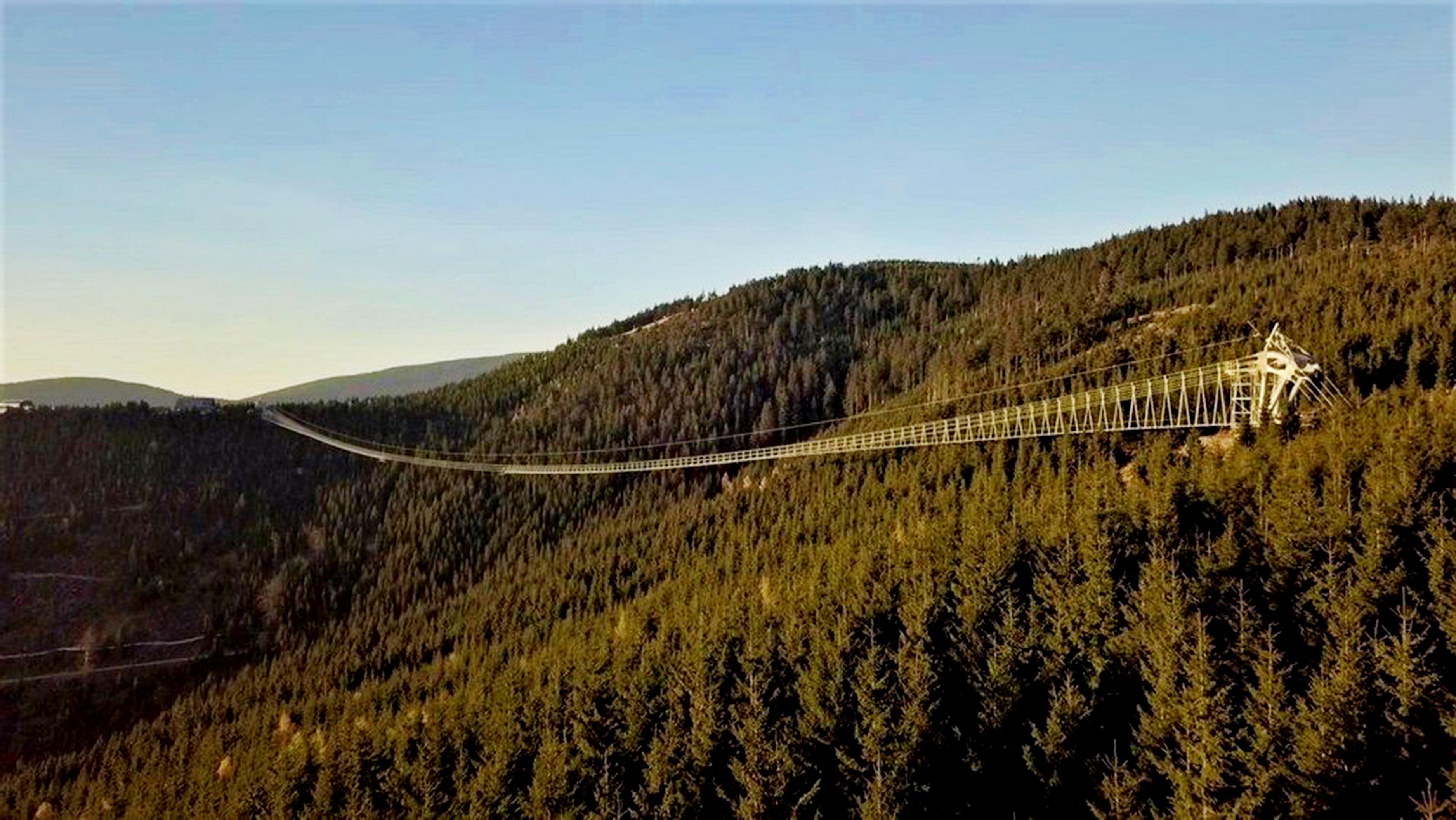 Cầu treo dài nhất thế giới