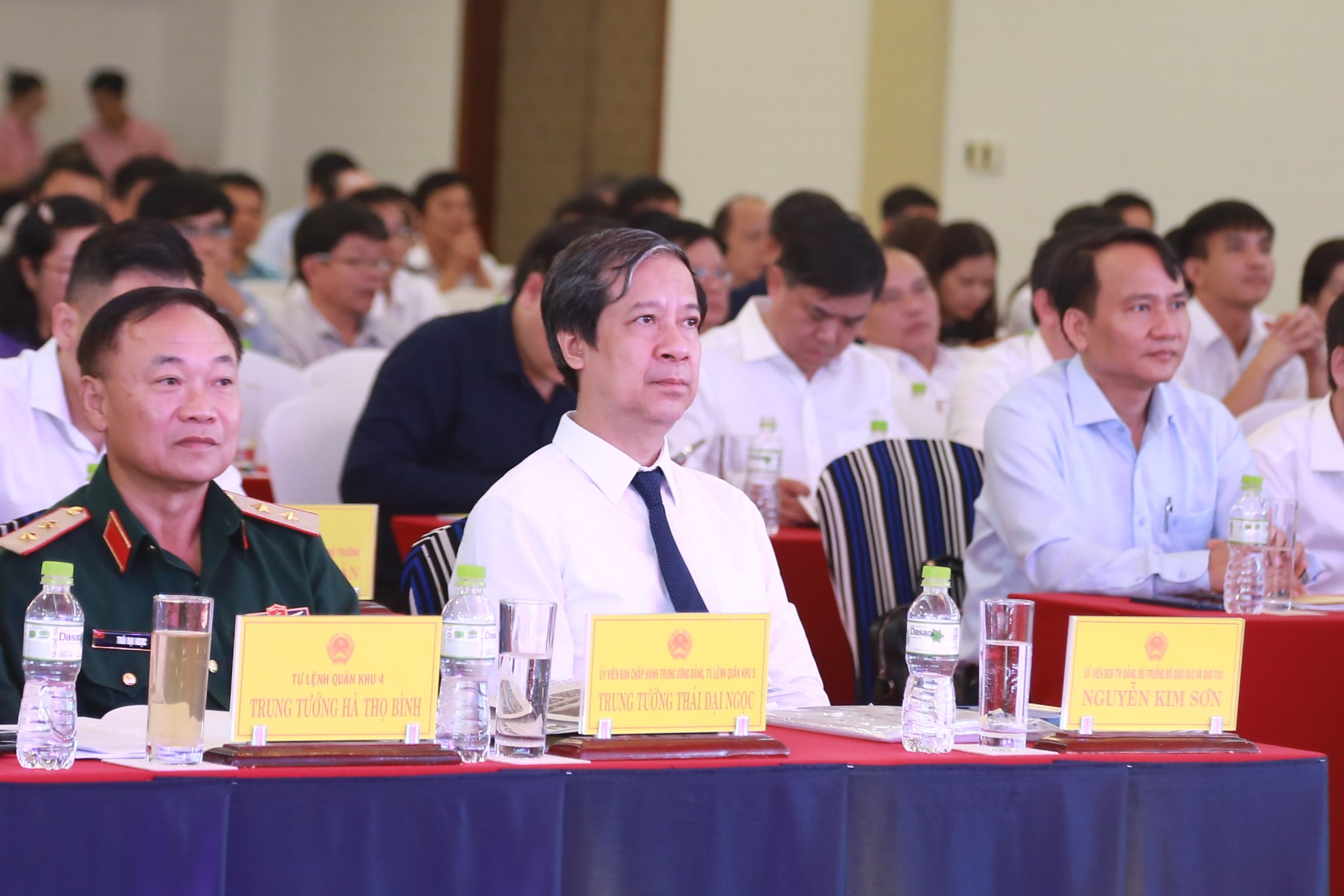 Bộ trưởng Bộ GD&ĐT Nguyễn Kim Sơn dự Hội nghị phát triển giáo dục và đào tạo vùng Bắc Trung bộ và Duyên hải miền Trung đến năm 2030, tầm nhìn đến năm 2045 tại Quảng Trị.