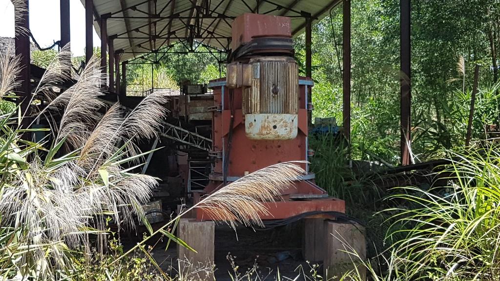 Xưởng xử lý quặng bỏ hoang trong rừng tại thôn 3, xã Phú Sơn, thị xã Hương Thủy, tỉnh Thừa Thiên - Huế