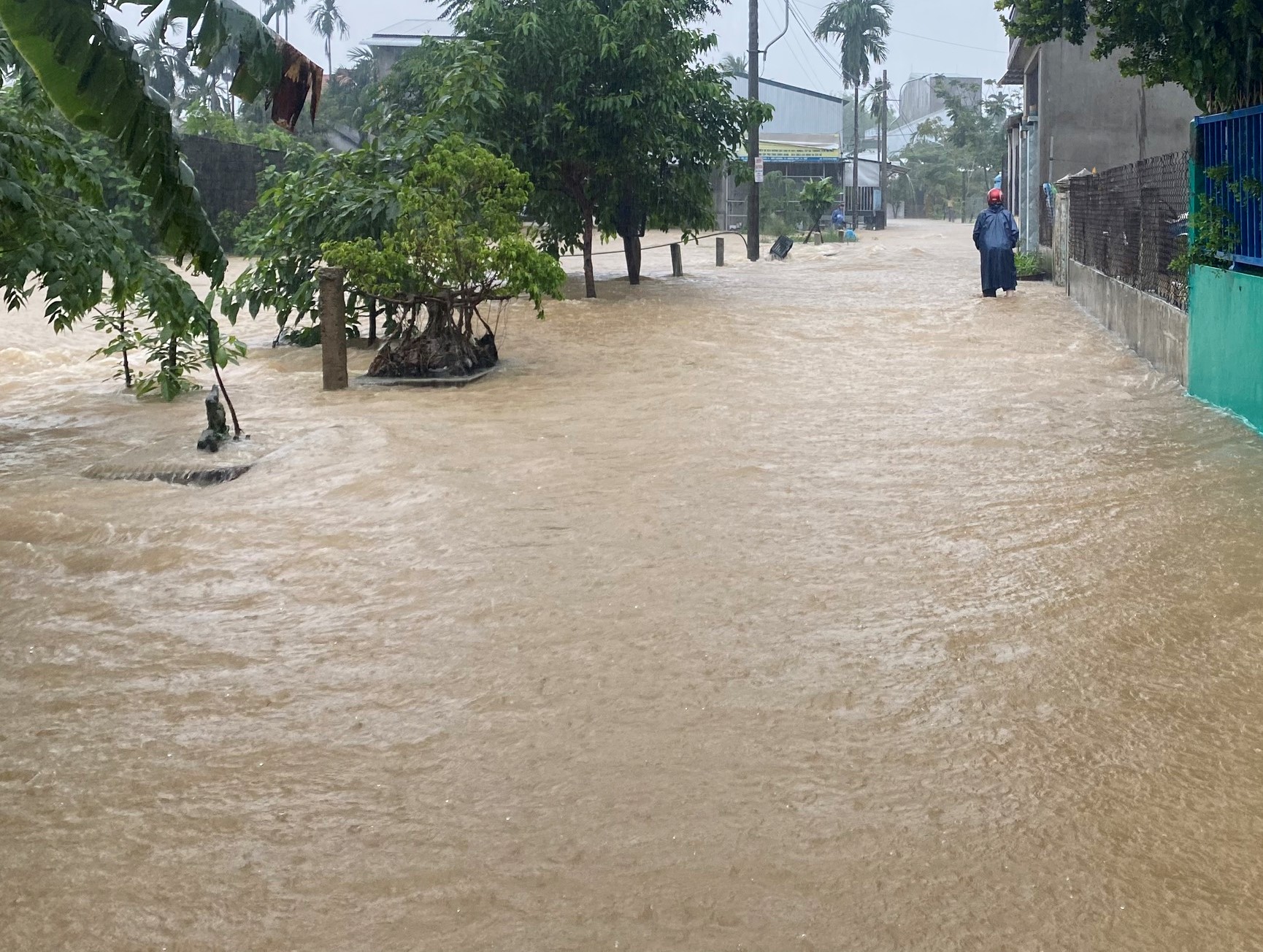 Nước ngập đường do mưa lớn kéo dài tại Thừa Thiên - Huế. (Ảnh: Hoàng Hải)
