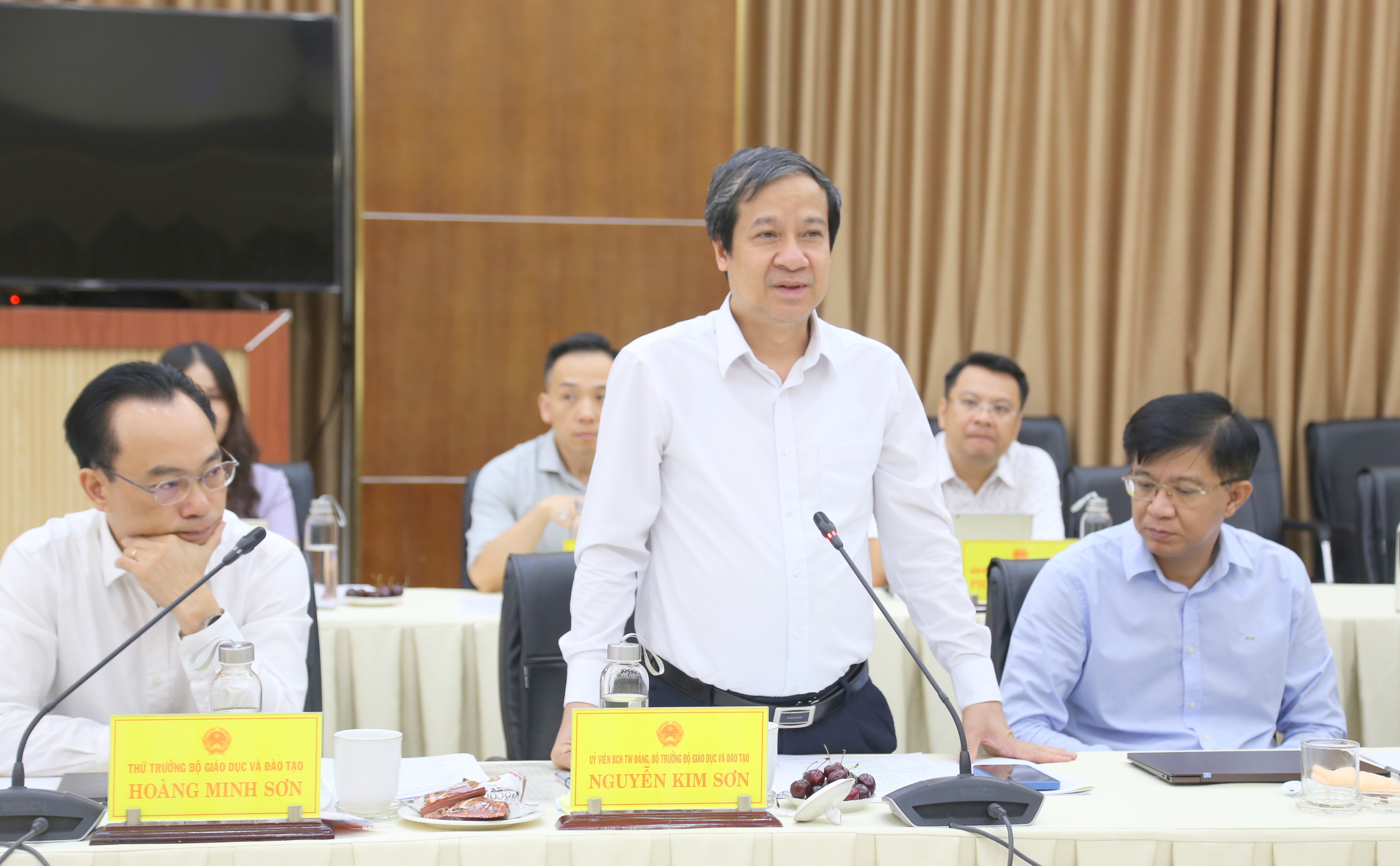 Bộ trưởng Bộ GD&ĐT Nguyễn Kim Sơn gợi mở hướng phát triển giáo dục Quảng Trị.