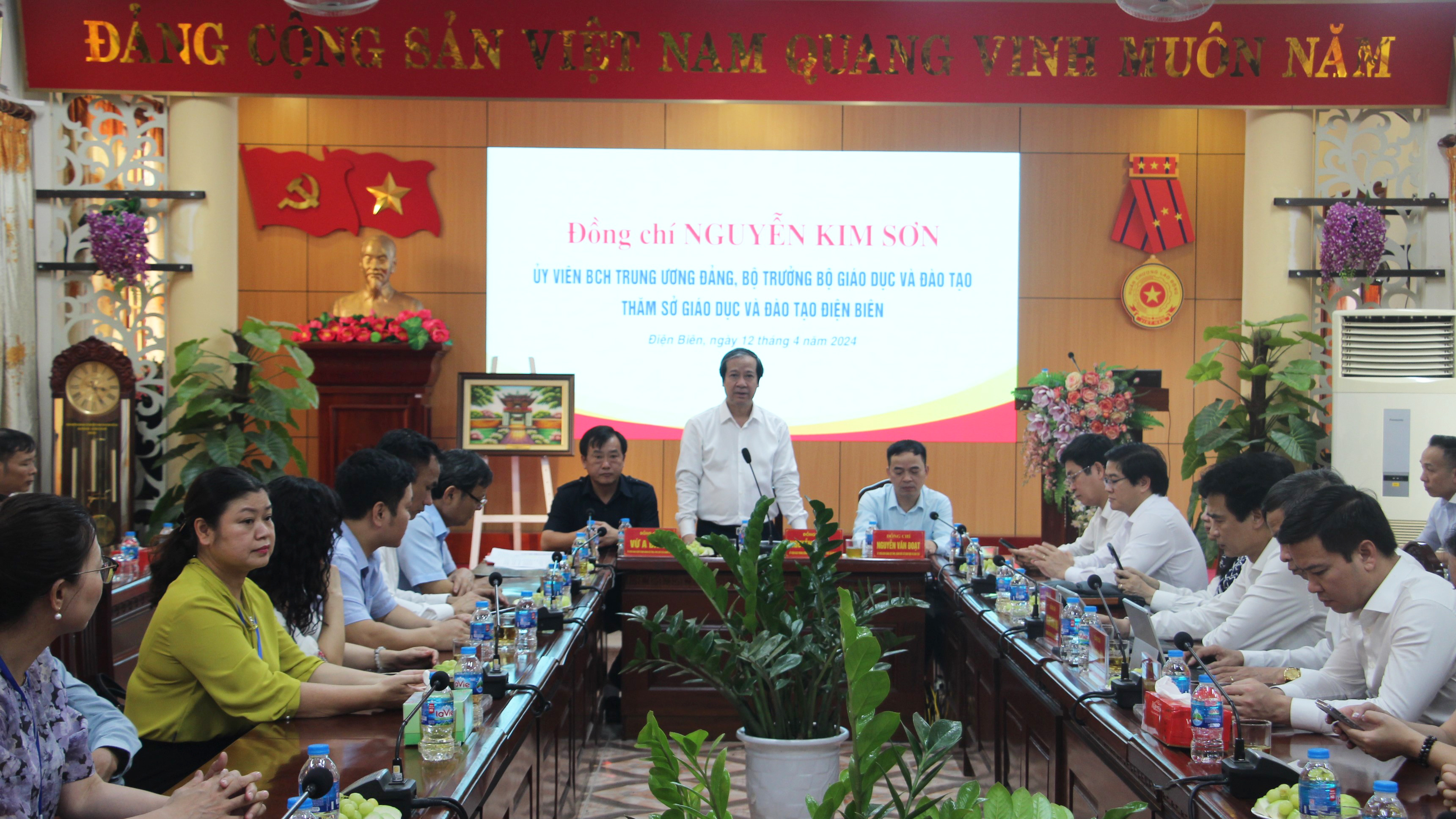 Bộ trưởng Nguyễn Kim Sơn và đoàn công tác Bộ GD&ĐT làm việc với Sở GD&ĐT tỉnh Điện Biên.