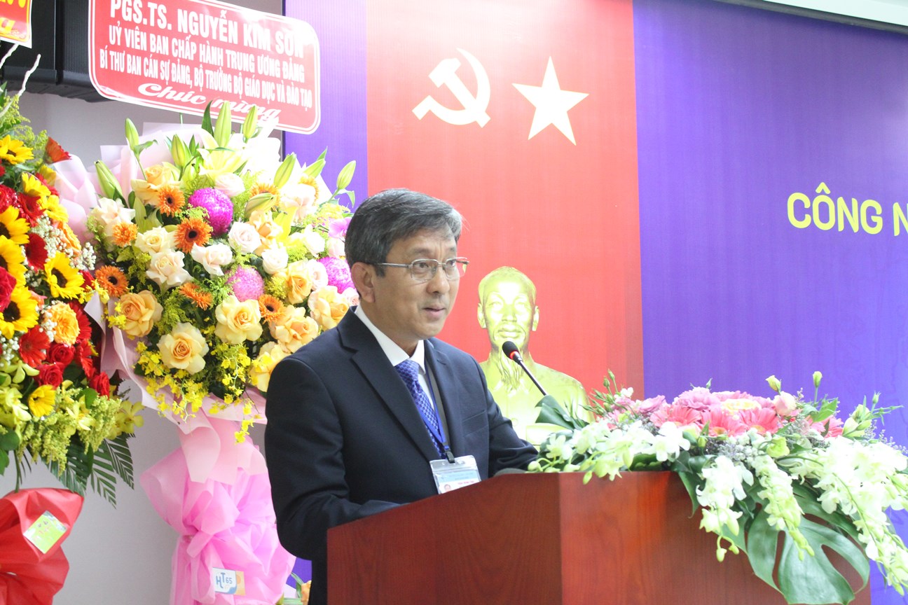 PGS.TS Trần Trung Tính - Hiệu trưởng Trường ĐH Cần Thơ phát biểu tại buổi lễ.