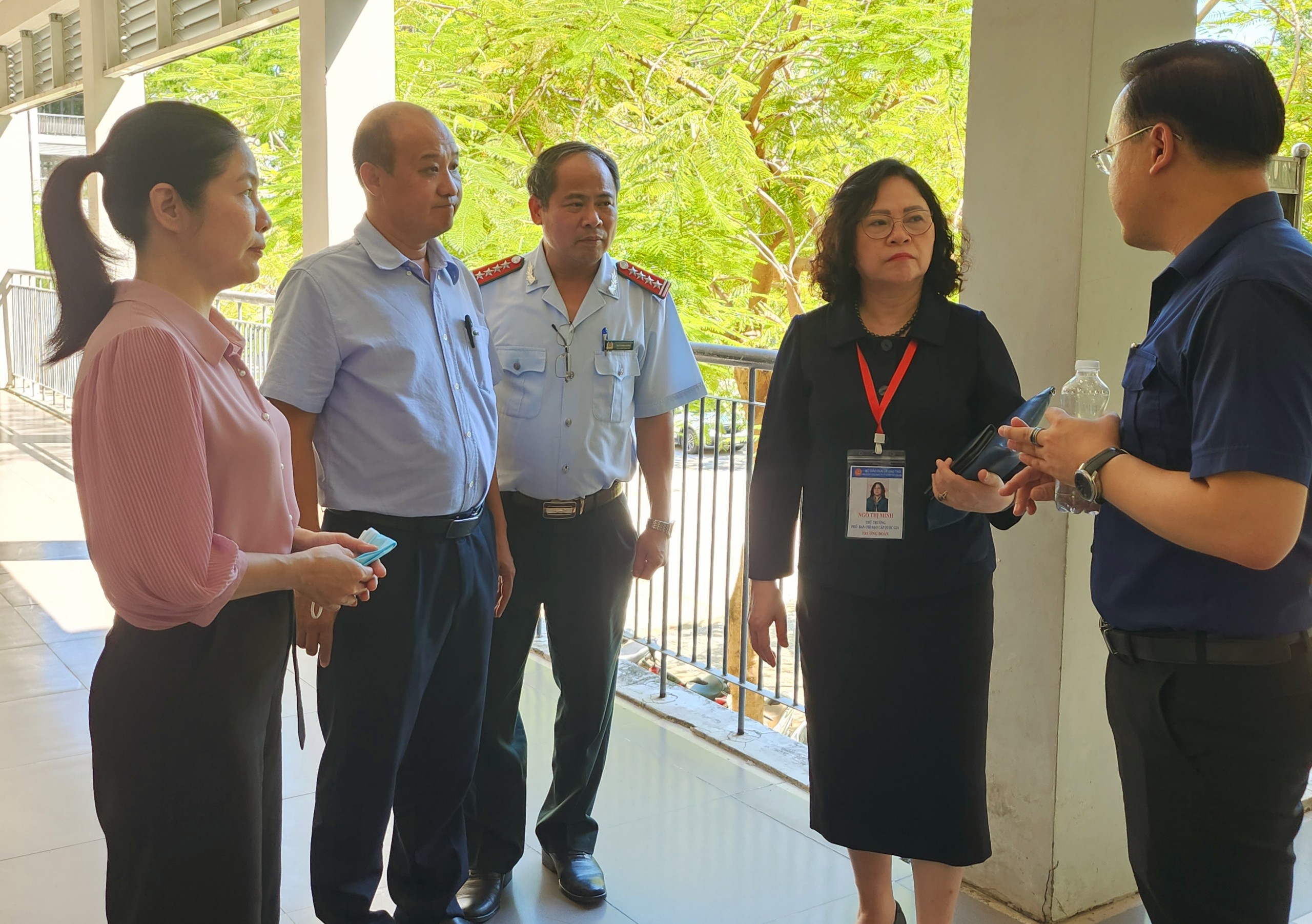 Đoàn kiểm tra số 3 của Bộ GD&ĐT do Thứ trưởng Bộ GD&ĐT Ngô Thị Minh làm trưởng đoàn kiểm tra cơ sở vật chất điểm chấm thi tự luận tại Đà Nẵng. 