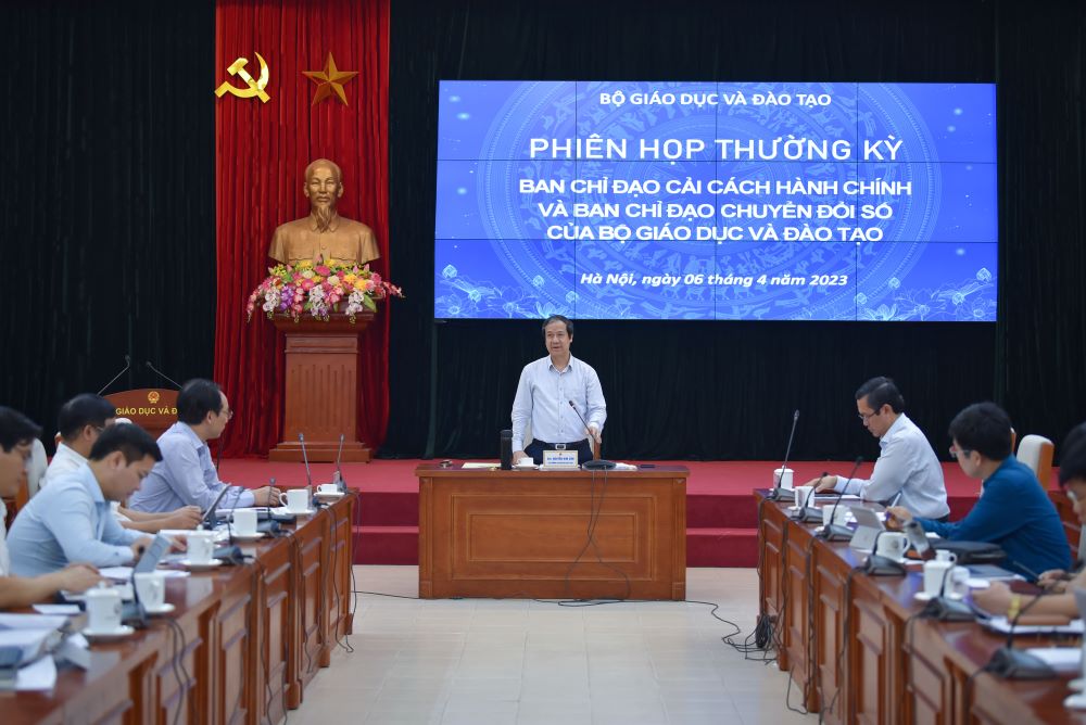 Bộ trưởng Nguyễn Kim Sơn chủ trì phiên họp thường kỳ Ban Chỉ đạo cải cách hành chính và Ban Chỉ đạo chuyển đổi số của Bộ GD&ĐT.