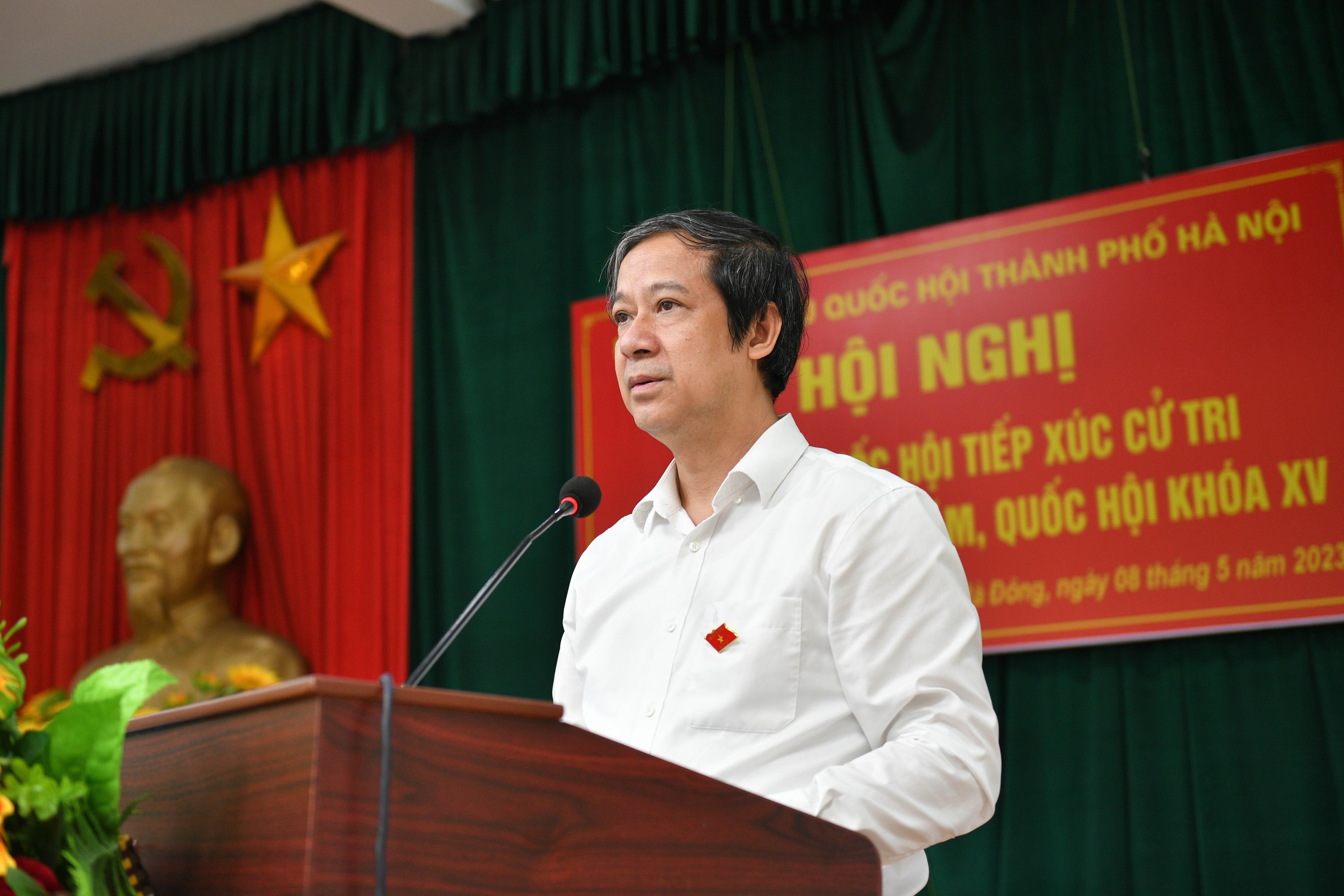 Bộ trưởng Nguyễn Kim Sơn phát biểu tại Hội nghị tiếp xúc cử tri quận Hà Đông trước kỳ họp thứ 5 Quốc hội khóa 15.