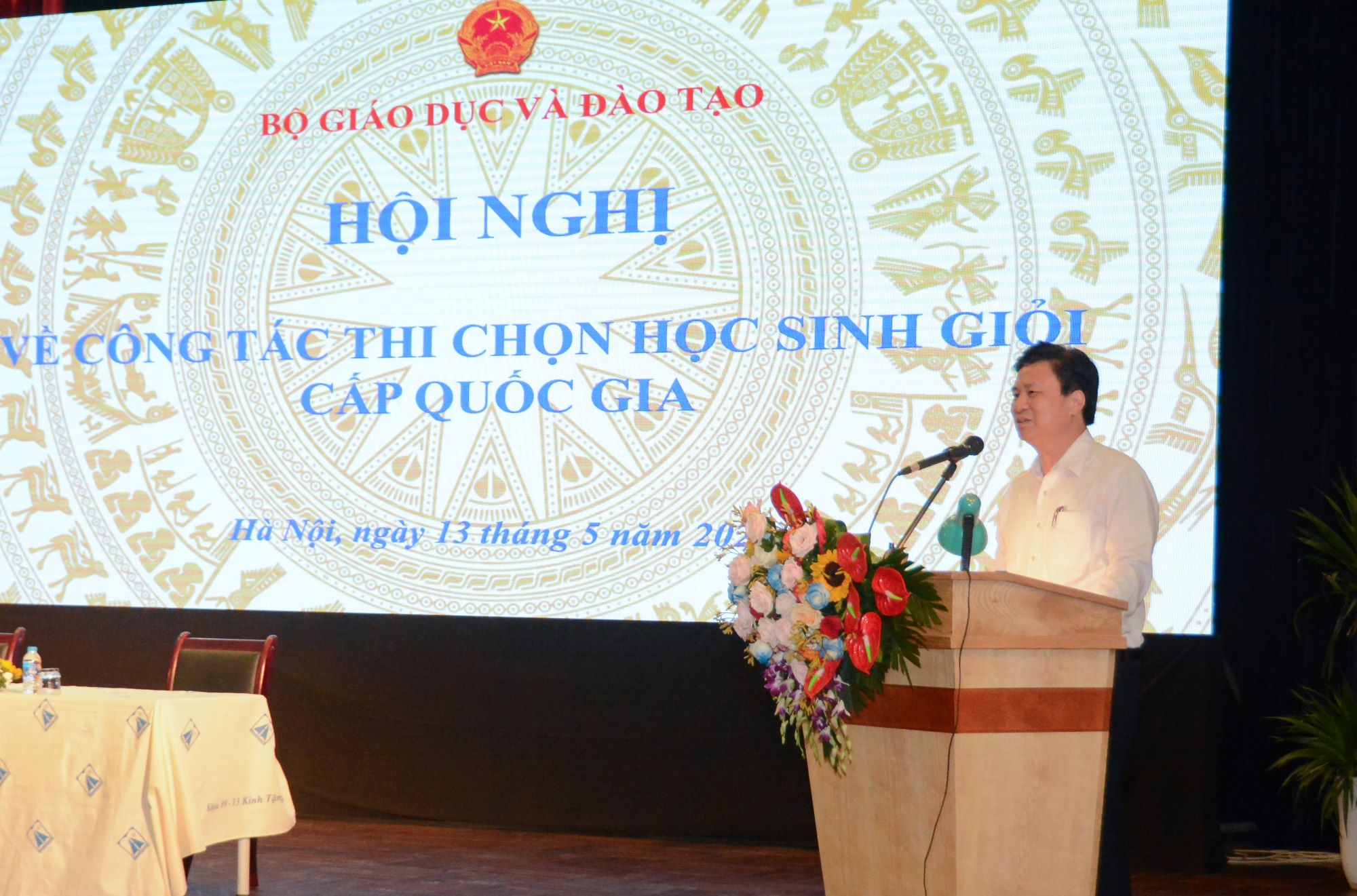 Thứ trưởng Bộ GD&ĐT Nguyễn Hữu Độ phát biểu tại Hội nghị.
