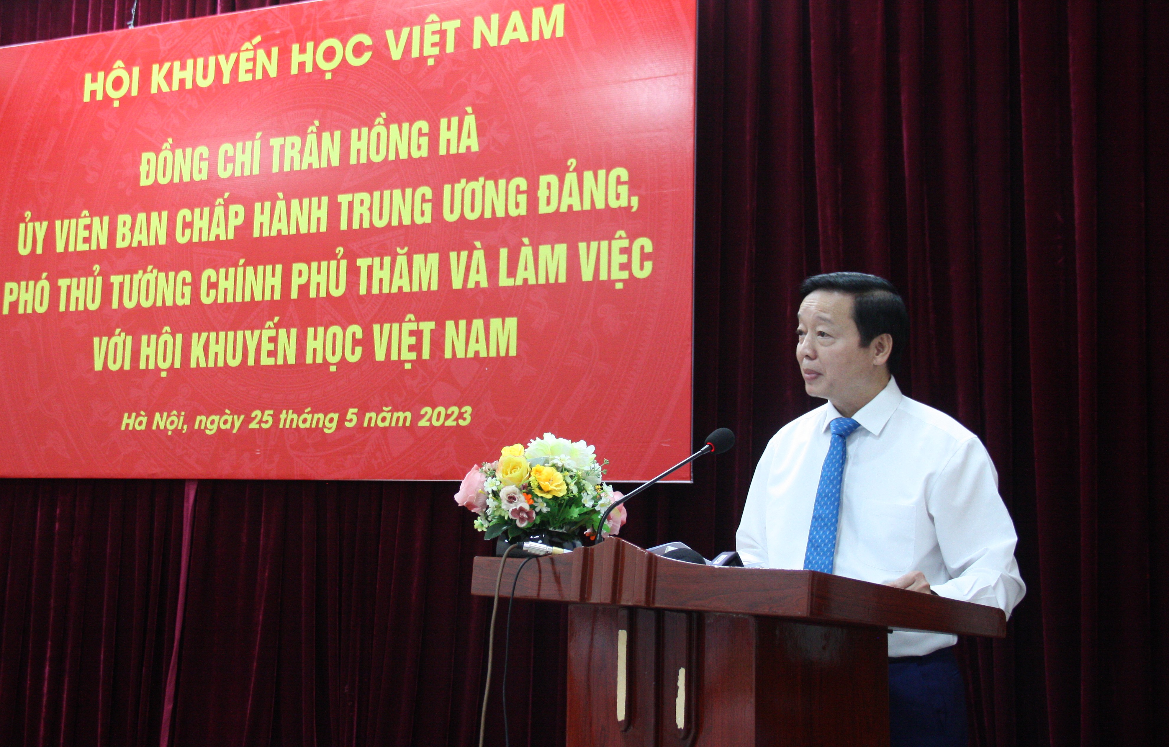 Phó Thủ tướng Trần Hồng Hà phát biểu tại buổi làm việc.