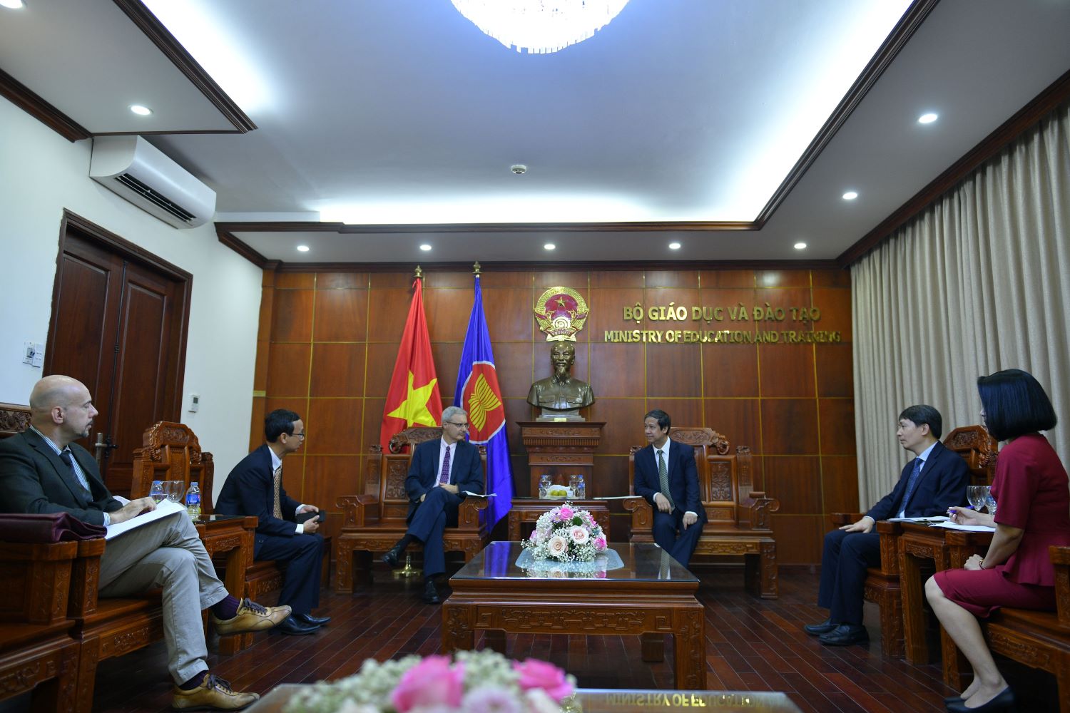 Bộ trưởng Nguyễn Kim Sơn tiếp ngài Nicolas Warnery, Đại sứ Cộng hòa Pháp tại Việt Nam.