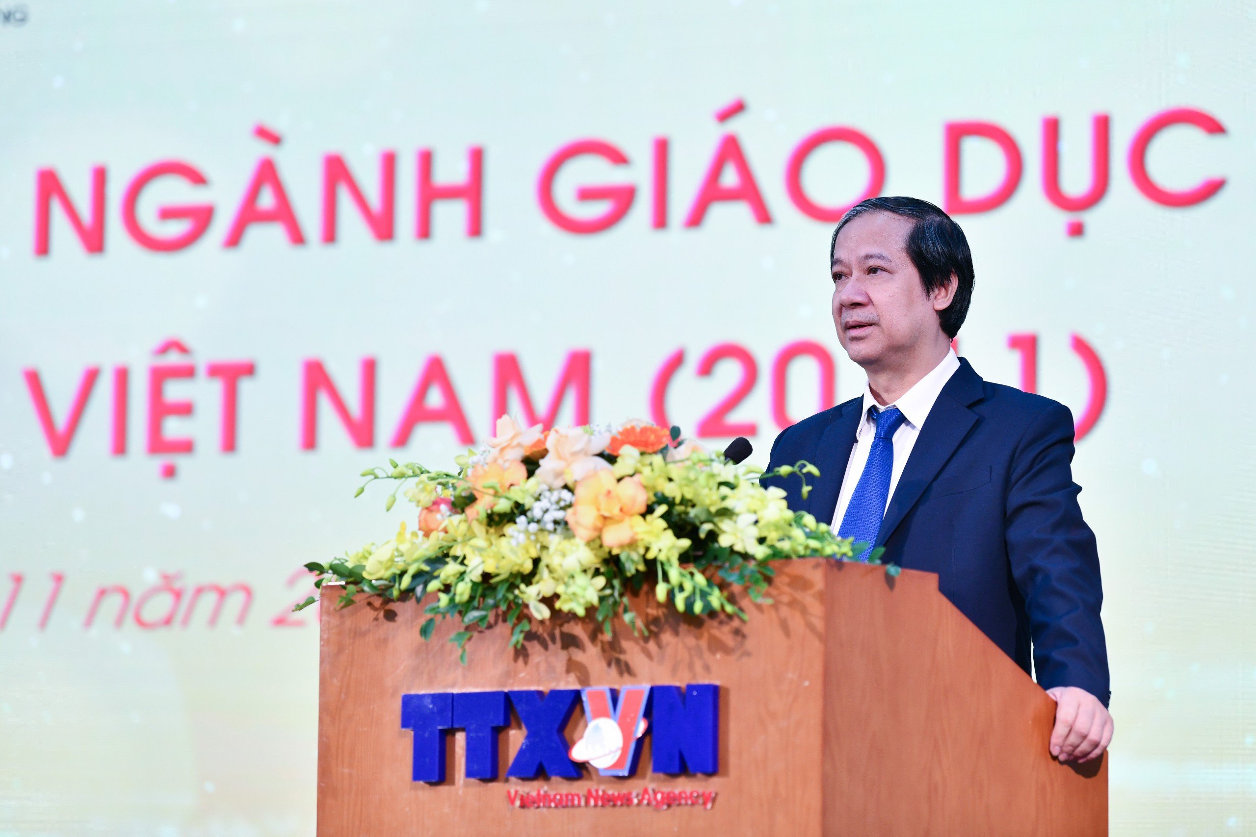 Bộ trưởng Nguyễn Kim Sơn phát biểu tại Chương trình gặp mặt, tri ân cán bộ đang công tác trong ngành Giáo dục nhân ngày Nhà giáo Việt Nam.