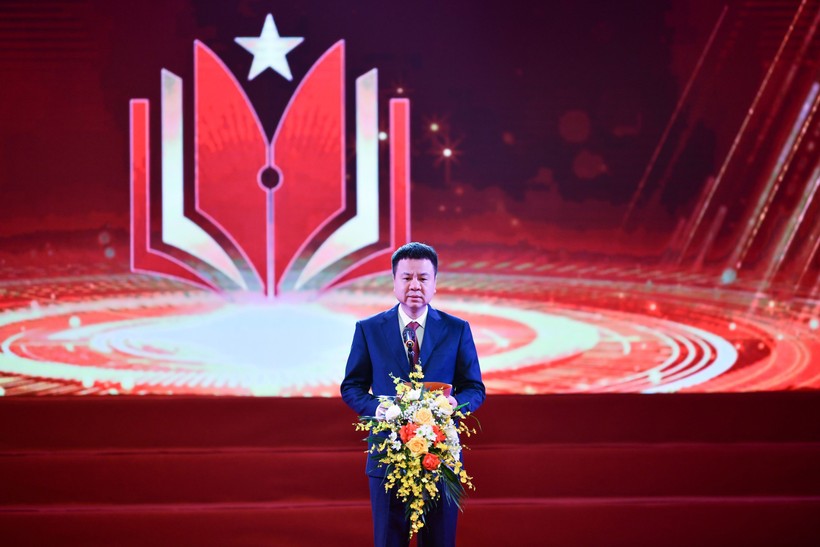 Nhà báo Triệu Ngọc Lâm, Tổng Biên tập Báo Giáo dục và Thời đại phát biểu tại lễ trao giải.