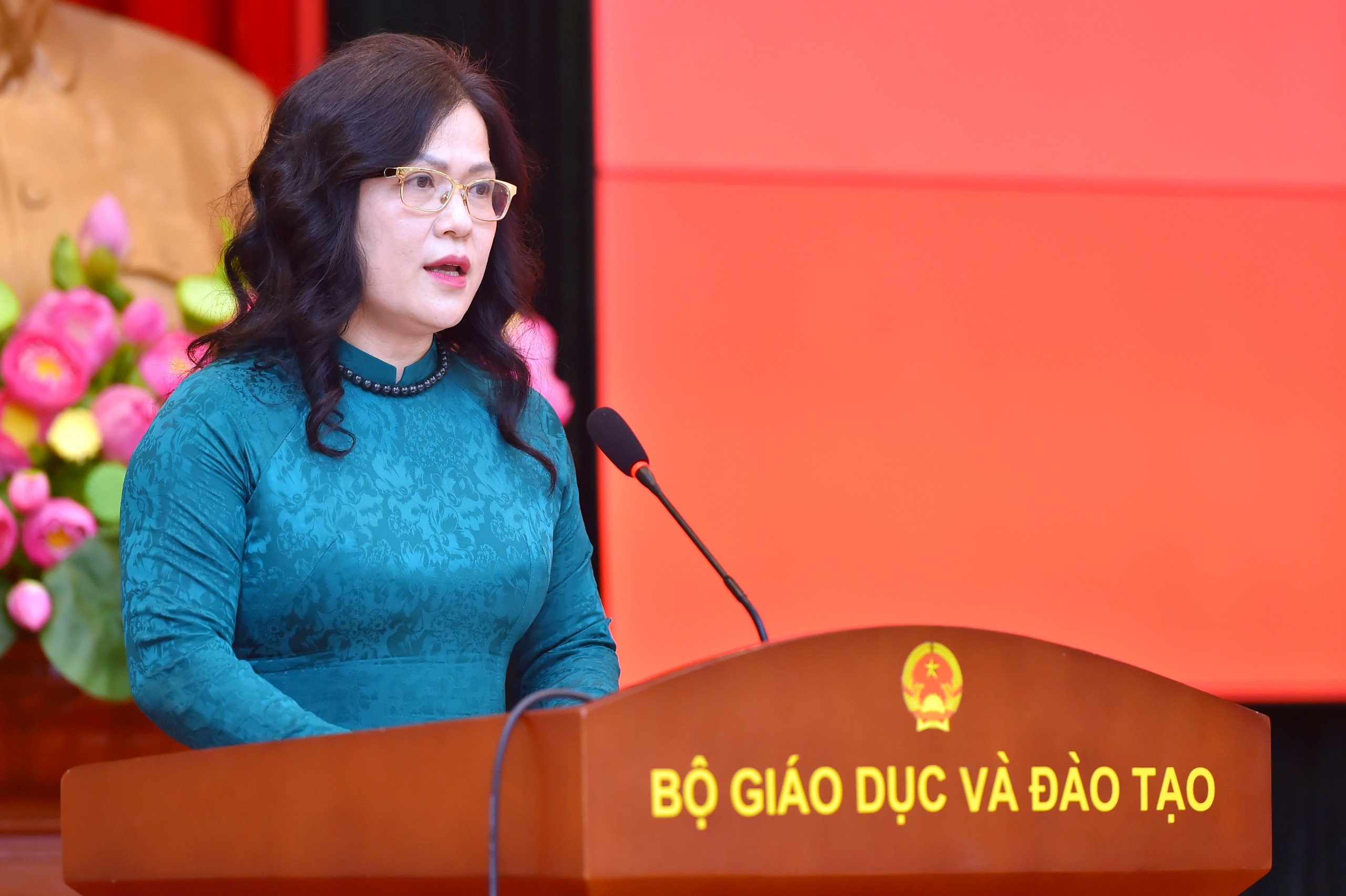 Thứ trưởng Bộ GD&ĐT Nguyễn Thị Kim Chi phát biểu nhận nhiệm vụ.
