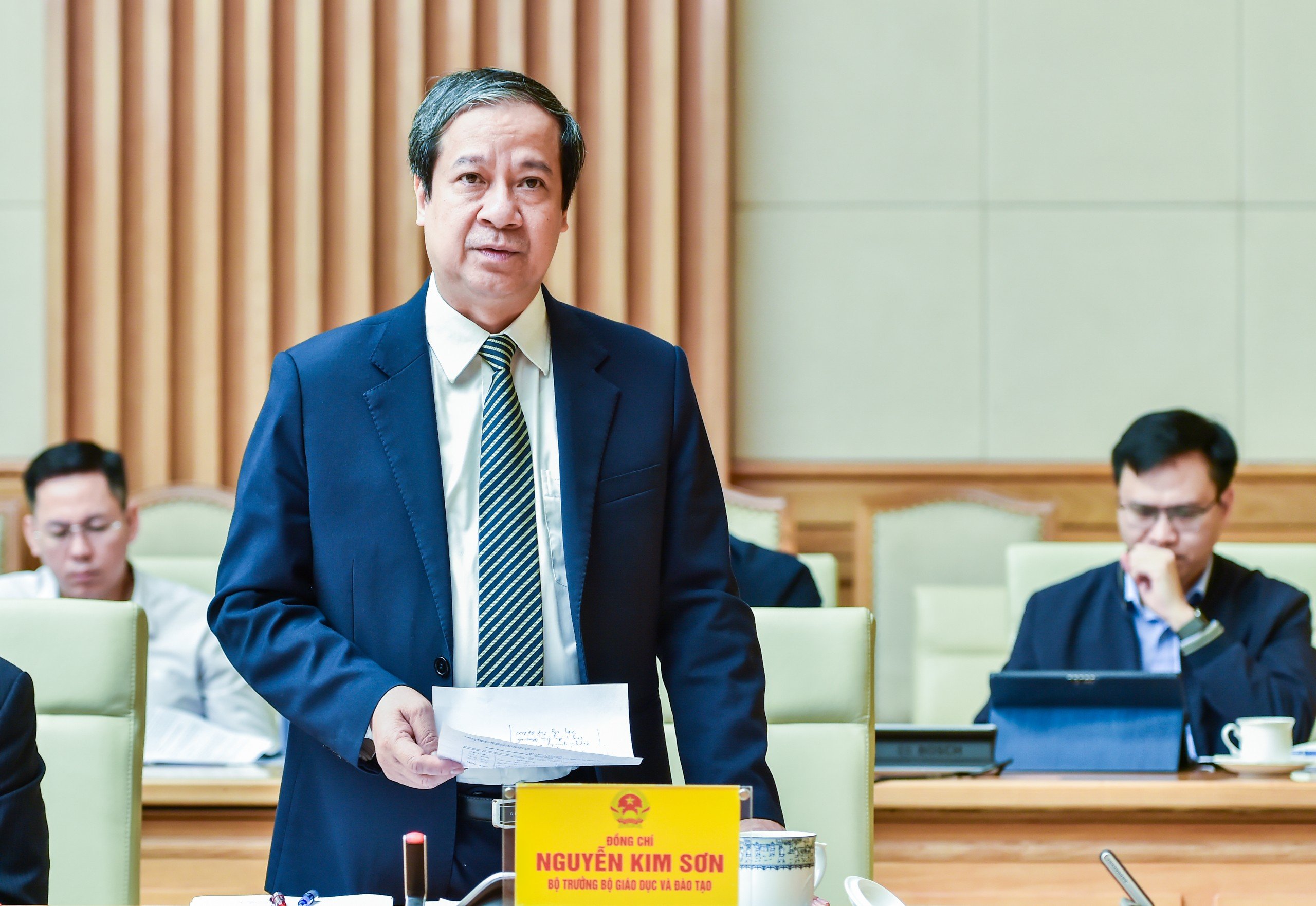 Bộ trưởng Bộ GD&ĐT Nguyễn Kim Sơn phát biểu tại Phiên họp.
