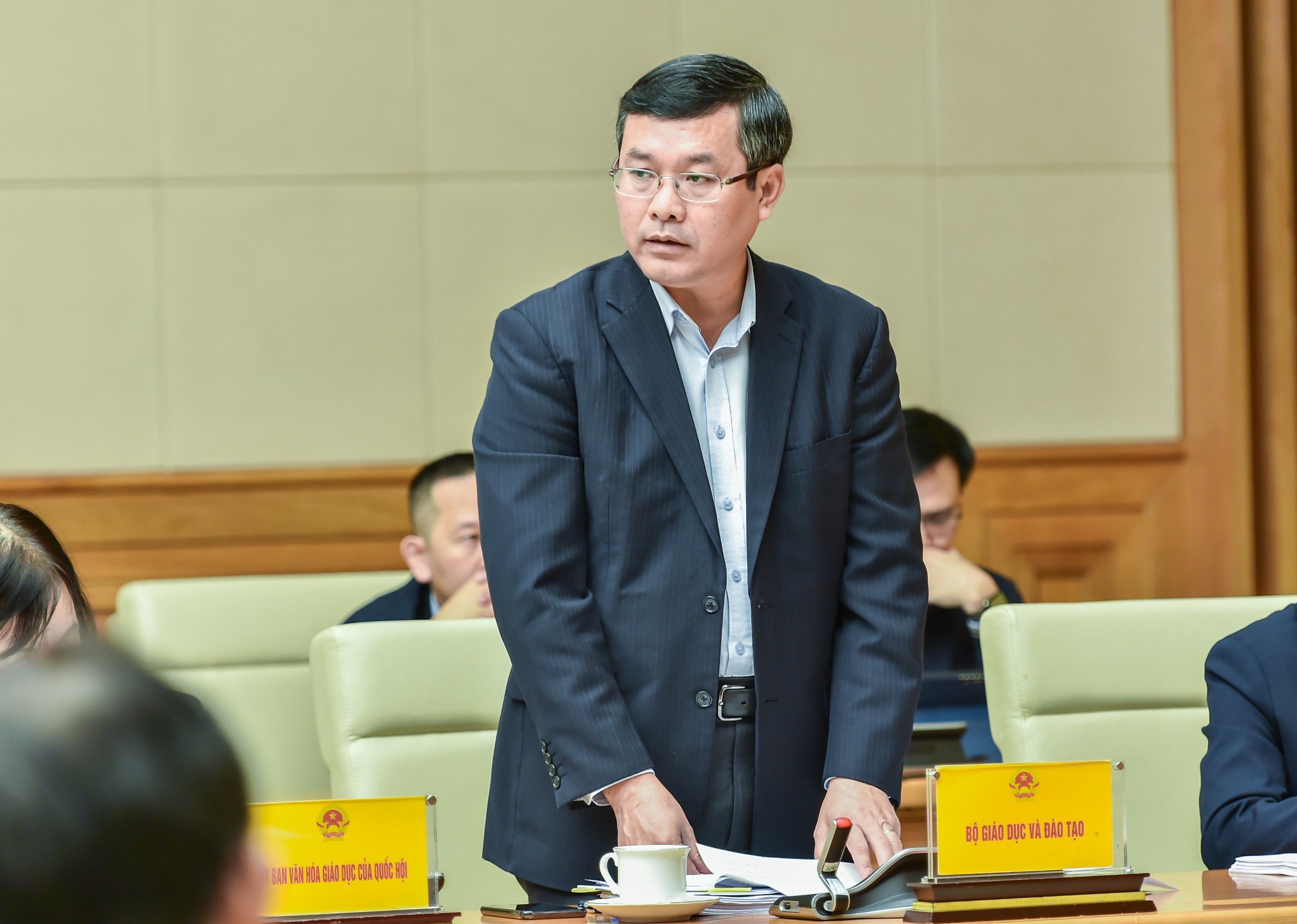 Thứ trưởng Bộ GD&ĐT Nguyễn Văn Phúc báo cáo tóm tắt quá trình xây dựng Chiến lược.