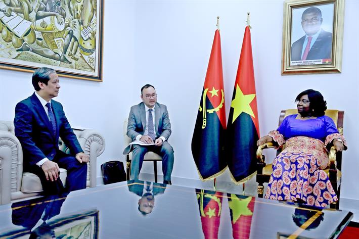 Bộ trưởng Nguyễn Kim Sơn làm việc với Phó Chủ tịch Đảng Phong trào Nhân dân Giải phóng Angola (MPLA) Luísa Damião.