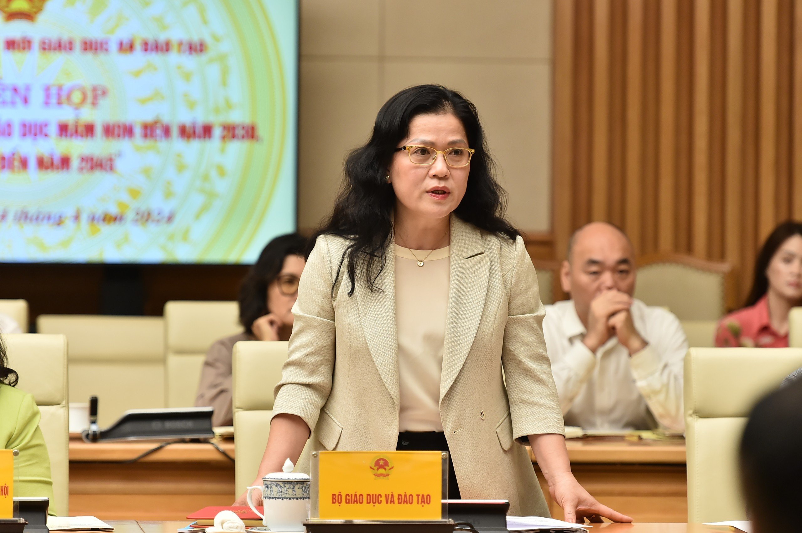 Thứ trưởng Bộ GD&ĐT Nguyễn Thị Kim Chi báo cáo về đổi mới, phát triển giáo dục mầm non đến năm 2030 tầm nhìn đến năm 2045.