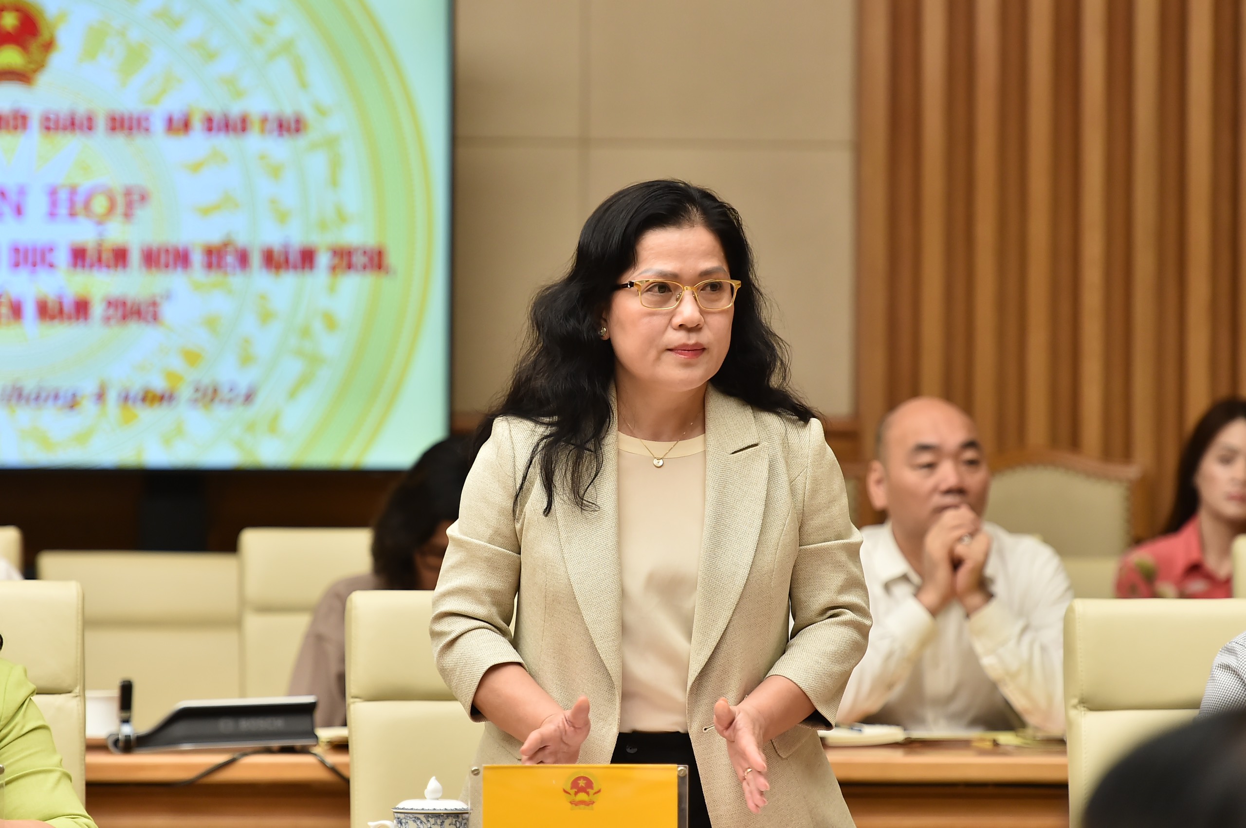 Thứ trưởng Bộ GD&ĐT Nguyễn Thị Kim Chi báo cáo về đổi mới, phát triển giáo dục mầm non đến năm 2030 tầm nhìn đến năm 2045. Ảnh Trần Hiệp.