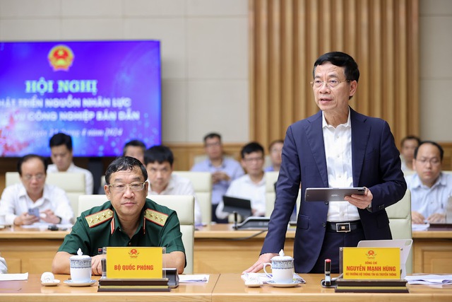 Bộ trưởng Bộ Thông tin và Truyền thông Nguyễn Mạnh Hùng phát biểu tại hội nghị. Ảnh: Chinhphu.vn.